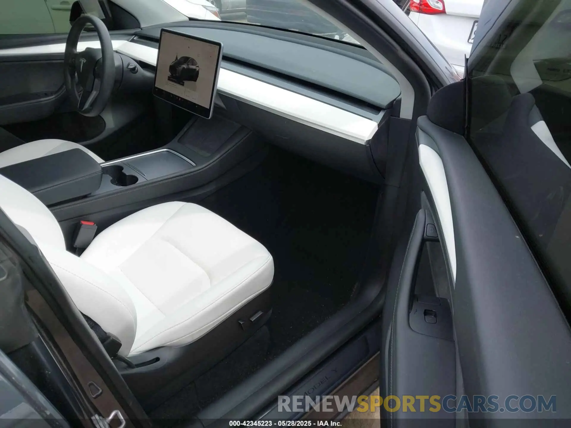 5 Photograph of a damaged car 7SAYGDEFXPF585588 TESLA MODEL Y 2023