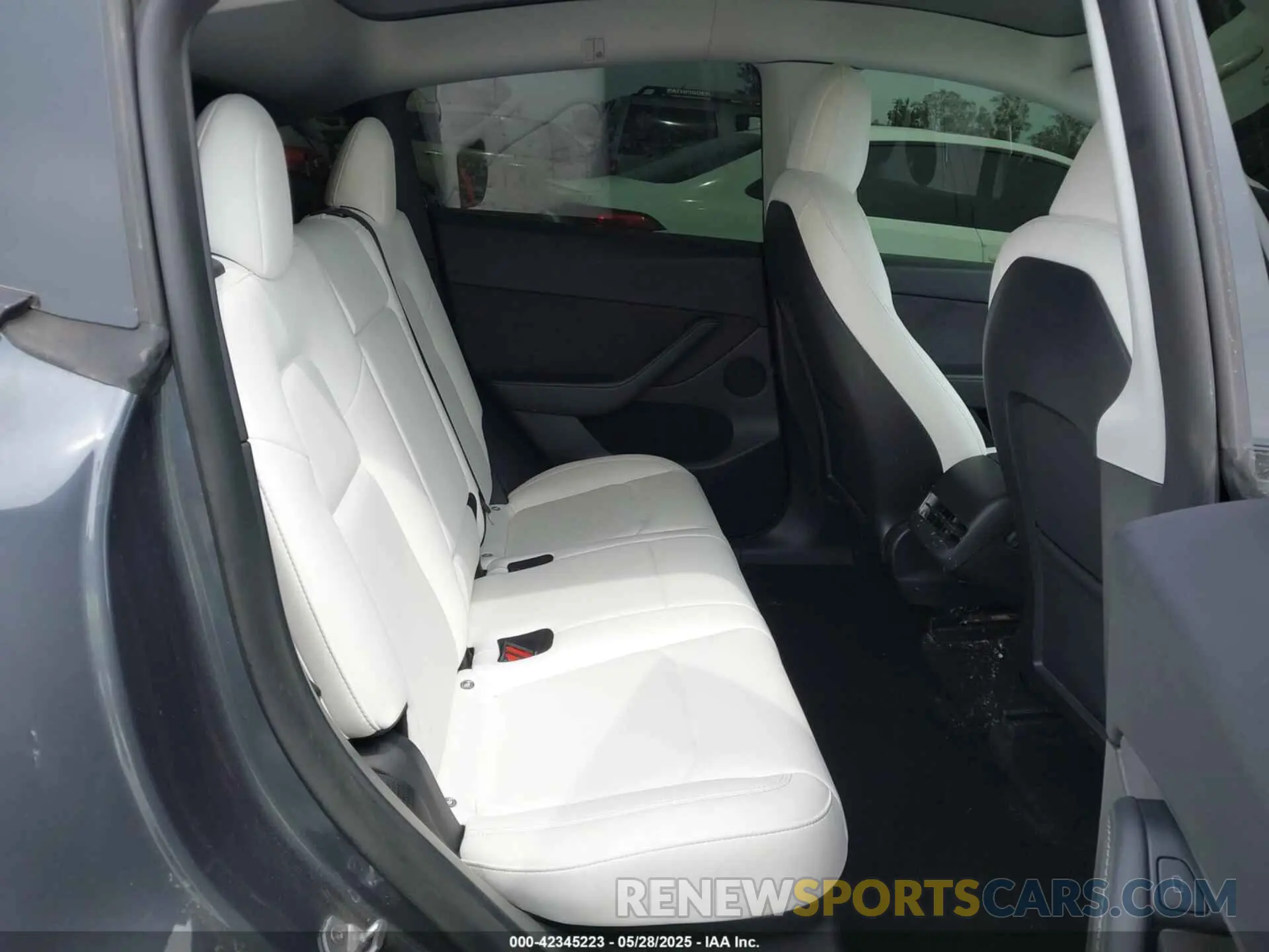 8 Photograph of a damaged car 7SAYGDEFXPF585588 TESLA MODEL Y 2023