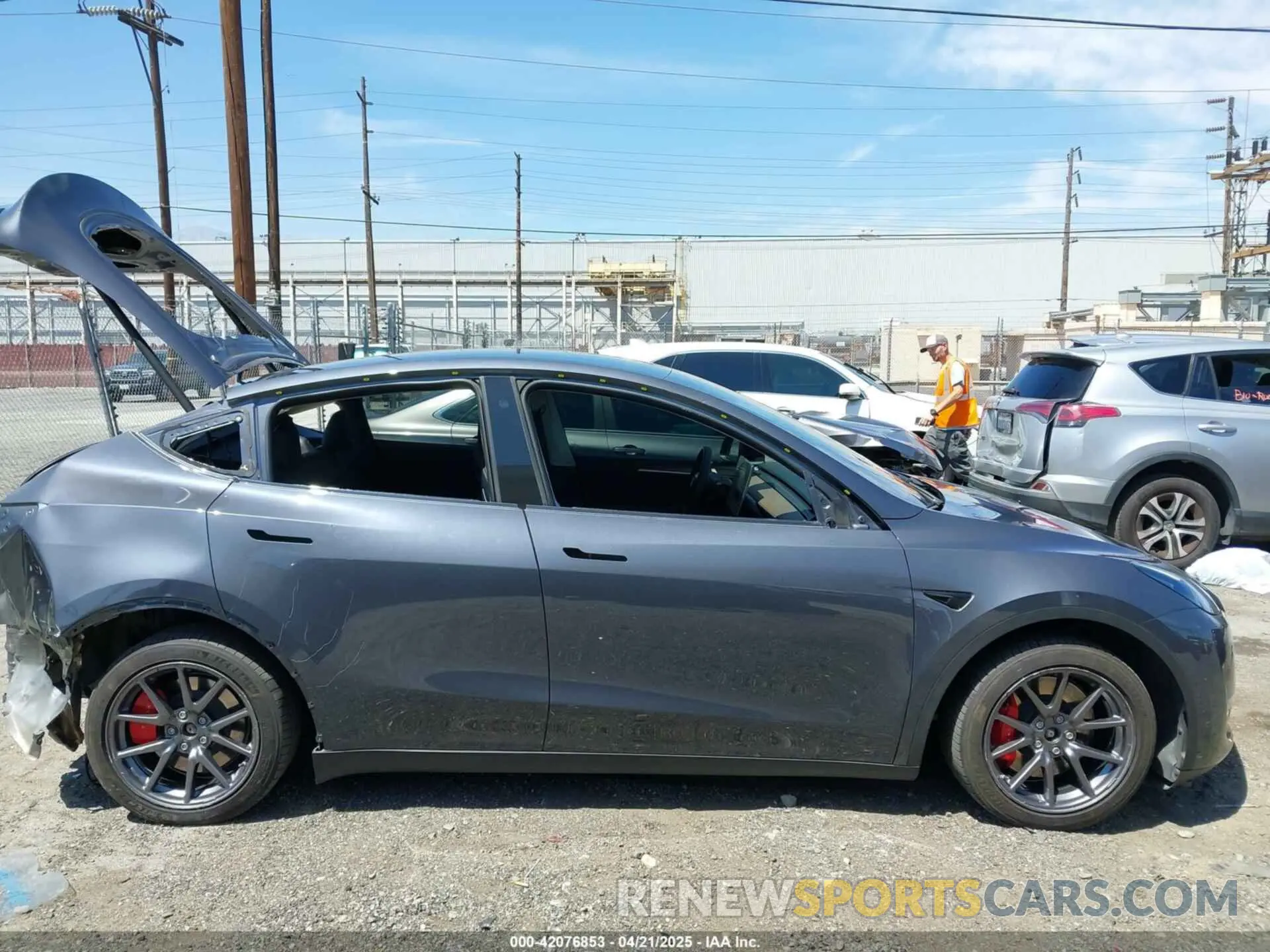 14 Photograph of a damaged car 7SAYGDEFXPF618668 TESLA MODEL Y 2023