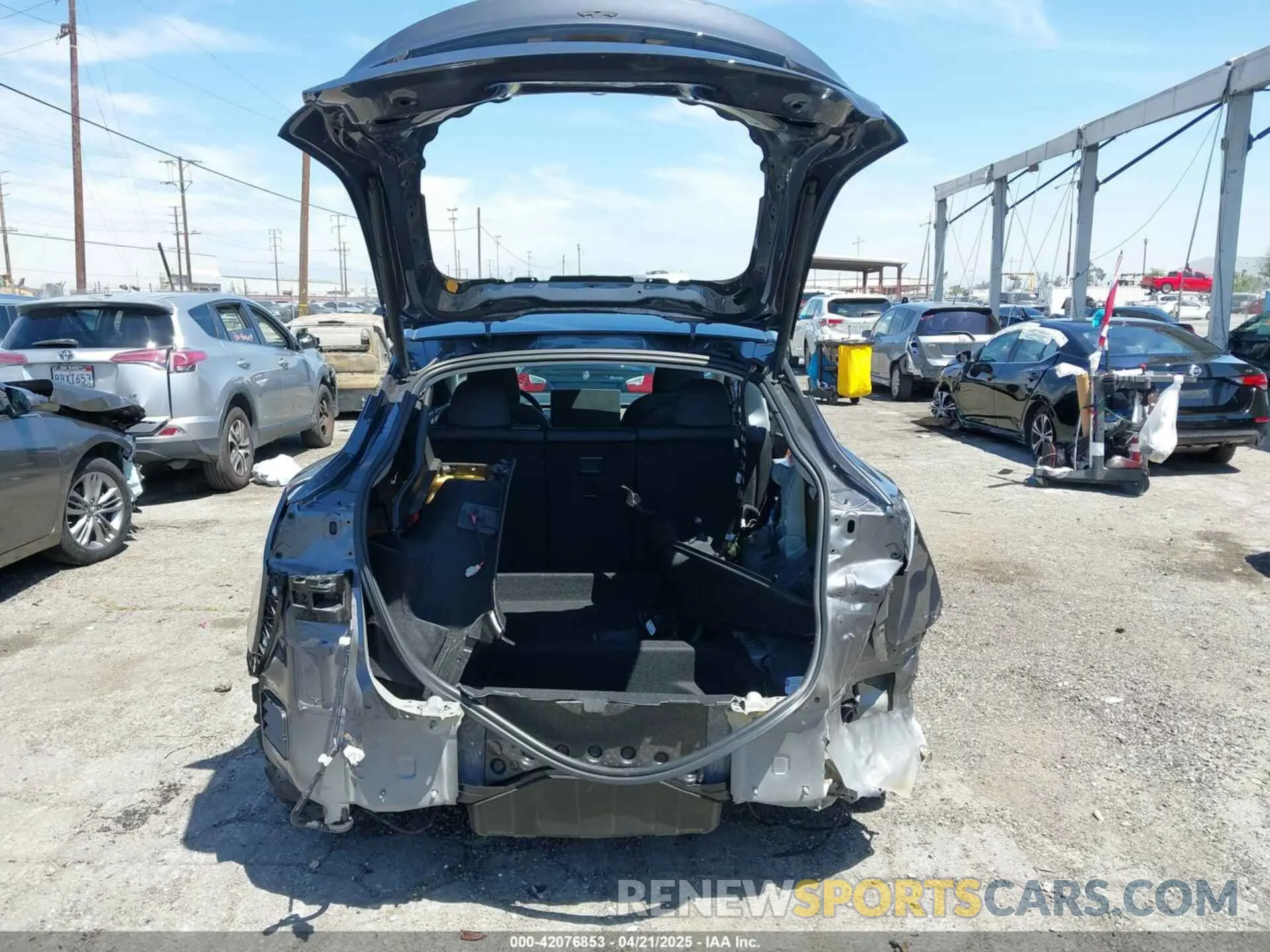 17 Photograph of a damaged car 7SAYGDEFXPF618668 TESLA MODEL Y 2023