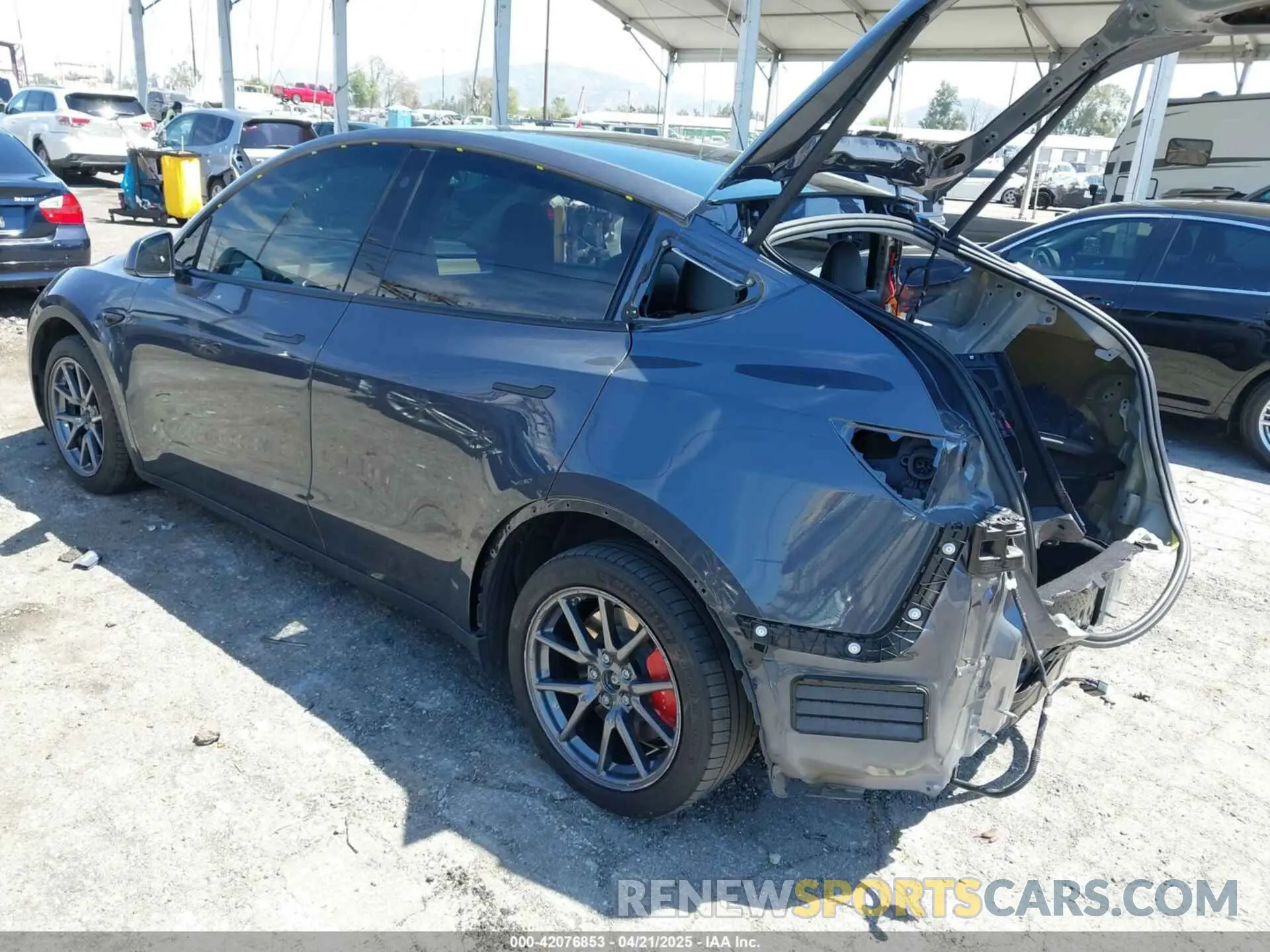 3 Photograph of a damaged car 7SAYGDEFXPF618668 TESLA MODEL Y 2023