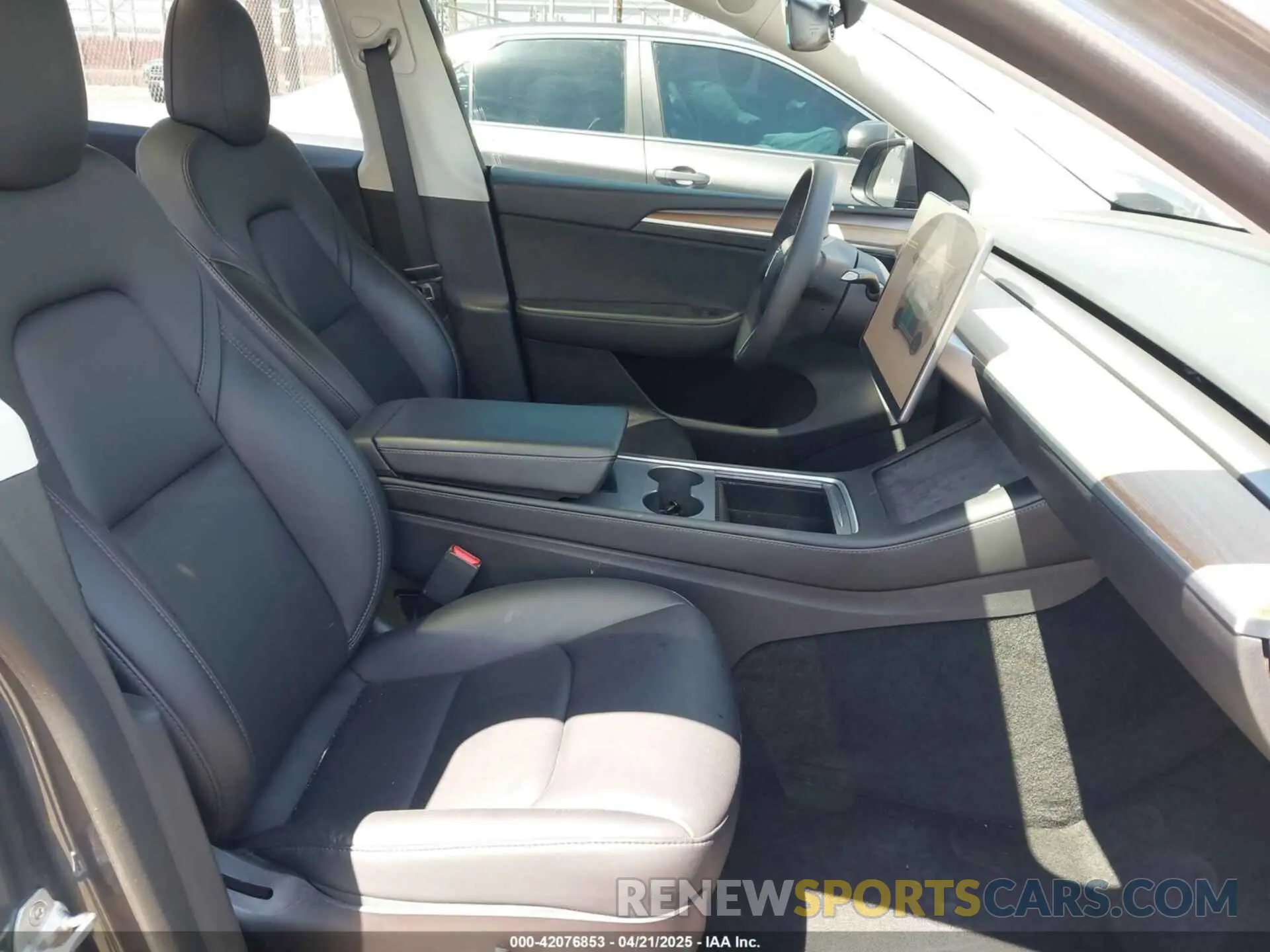5 Photograph of a damaged car 7SAYGDEFXPF618668 TESLA MODEL Y 2023