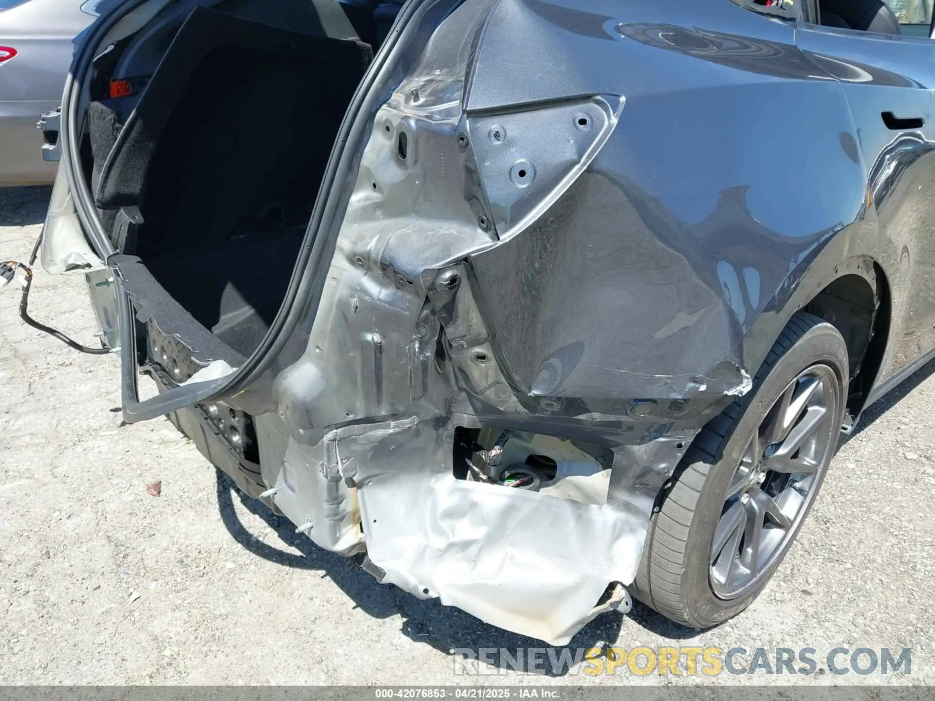 6 Photograph of a damaged car 7SAYGDEFXPF618668 TESLA MODEL Y 2023