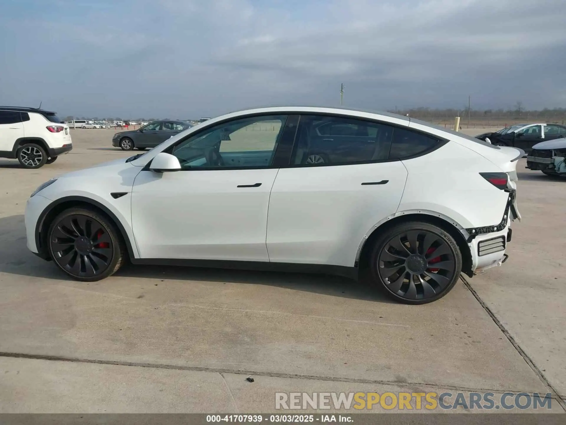 14 Photograph of a damaged car 7SAYGDEFXPF661889 TESLA MODEL Y 2023