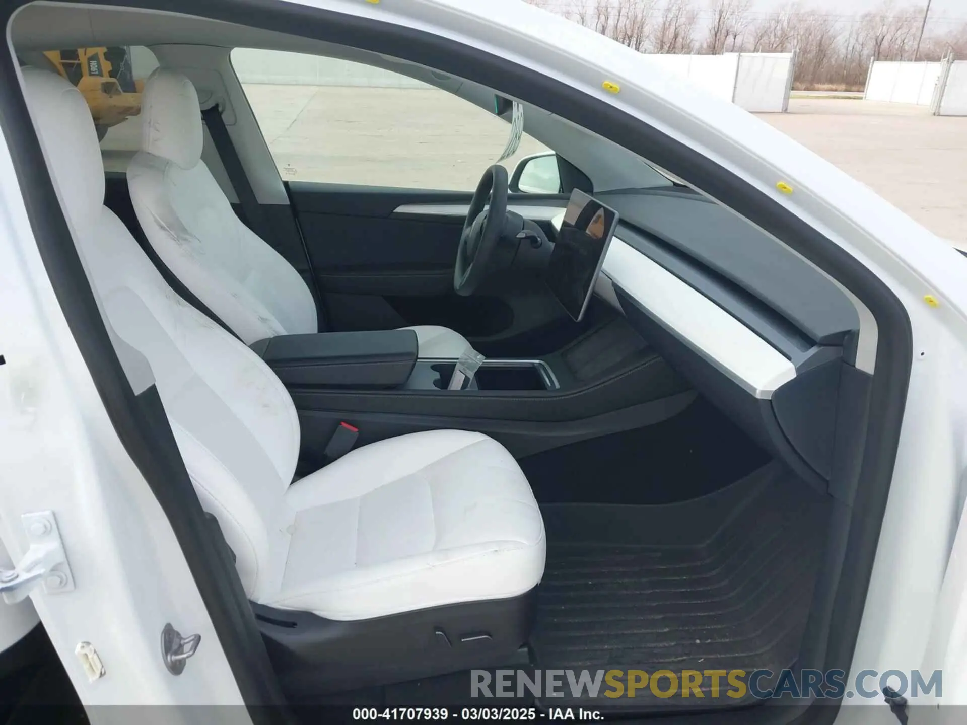 5 Photograph of a damaged car 7SAYGDEFXPF661889 TESLA MODEL Y 2023
