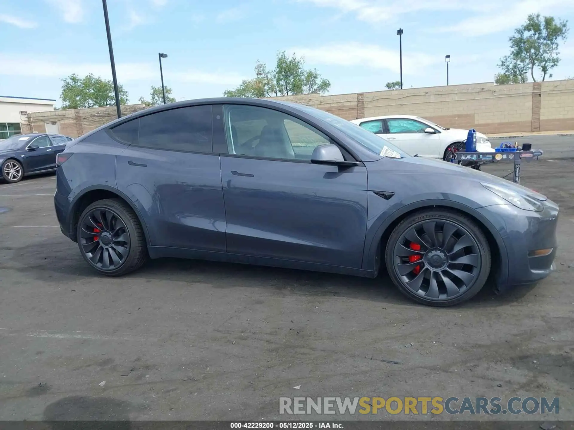 14 Photograph of a damaged car 7SAYGDEFXPF897975 TESLA MODEL Y 2023