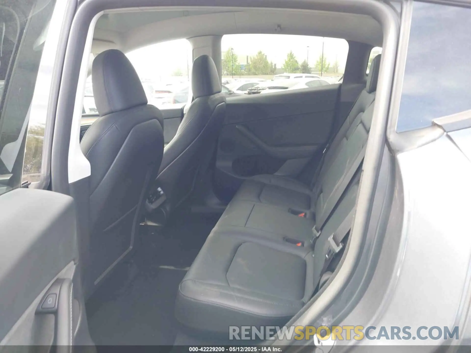 8 Photograph of a damaged car 7SAYGDEFXPF897975 TESLA MODEL Y 2023