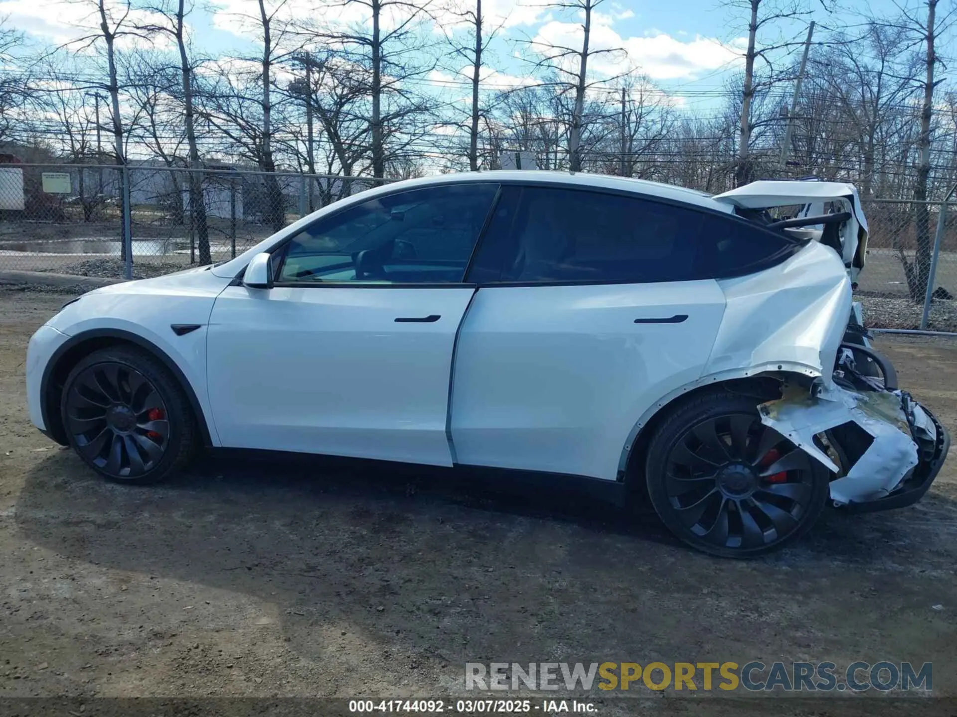13 Photograph of a damaged car 7SAYGDEFXPF916976 TESLA MODEL Y 2023