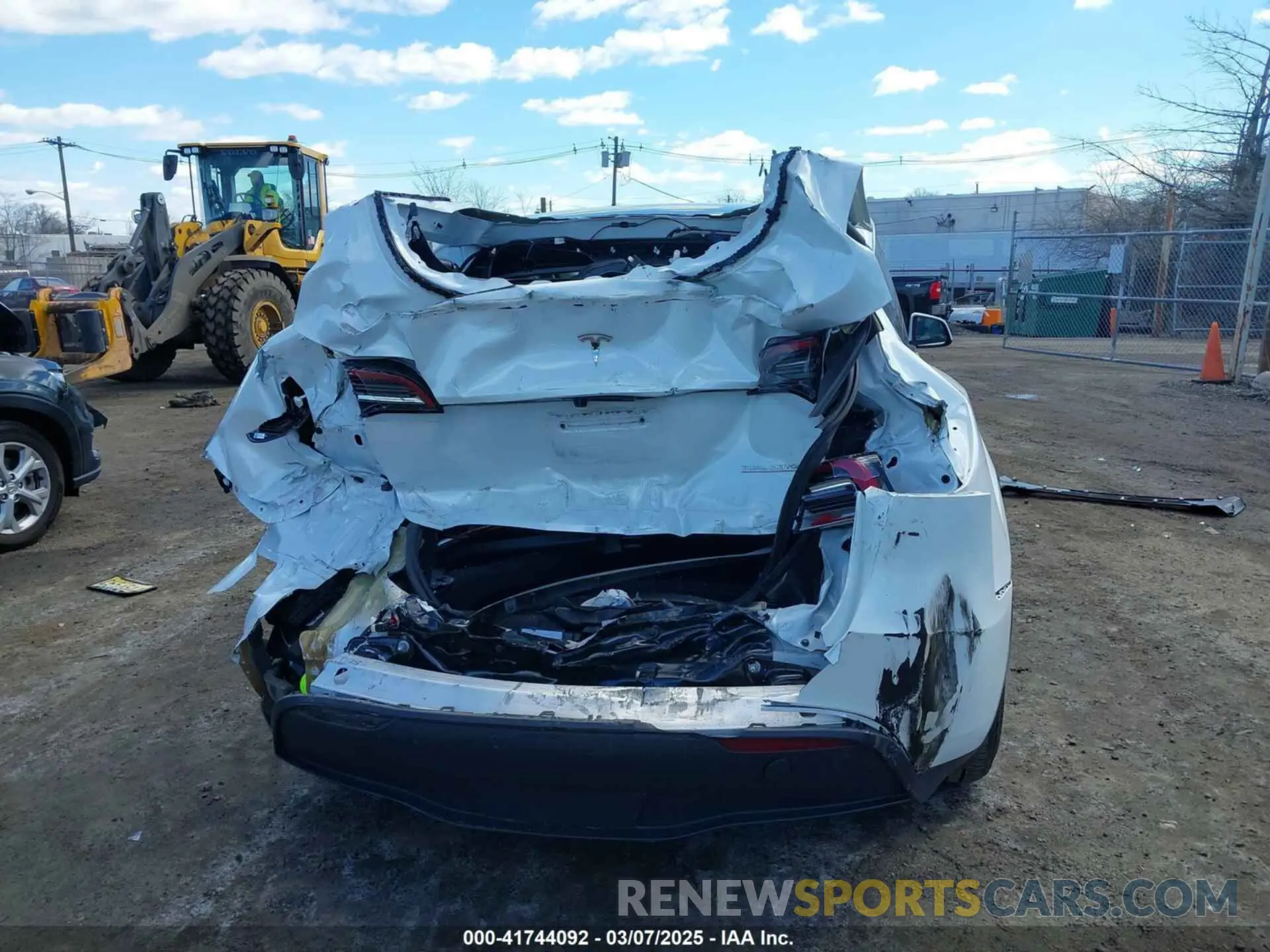 15 Photograph of a damaged car 7SAYGDEFXPF916976 TESLA MODEL Y 2023
