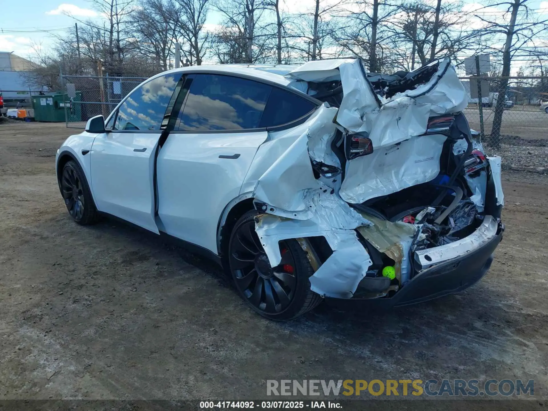 3 Photograph of a damaged car 7SAYGDEFXPF916976 TESLA MODEL Y 2023