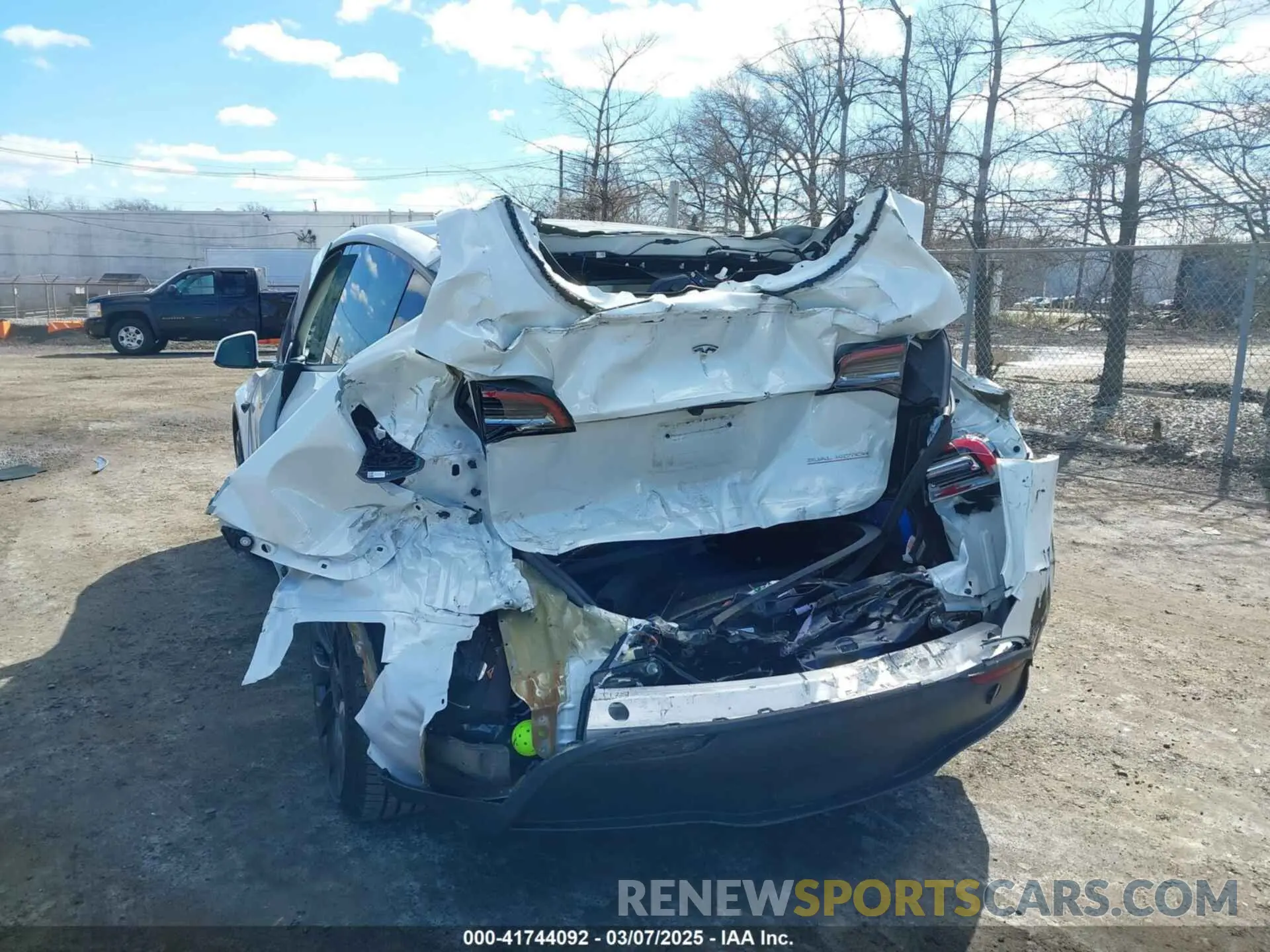 6 Photograph of a damaged car 7SAYGDEFXPF916976 TESLA MODEL Y 2023