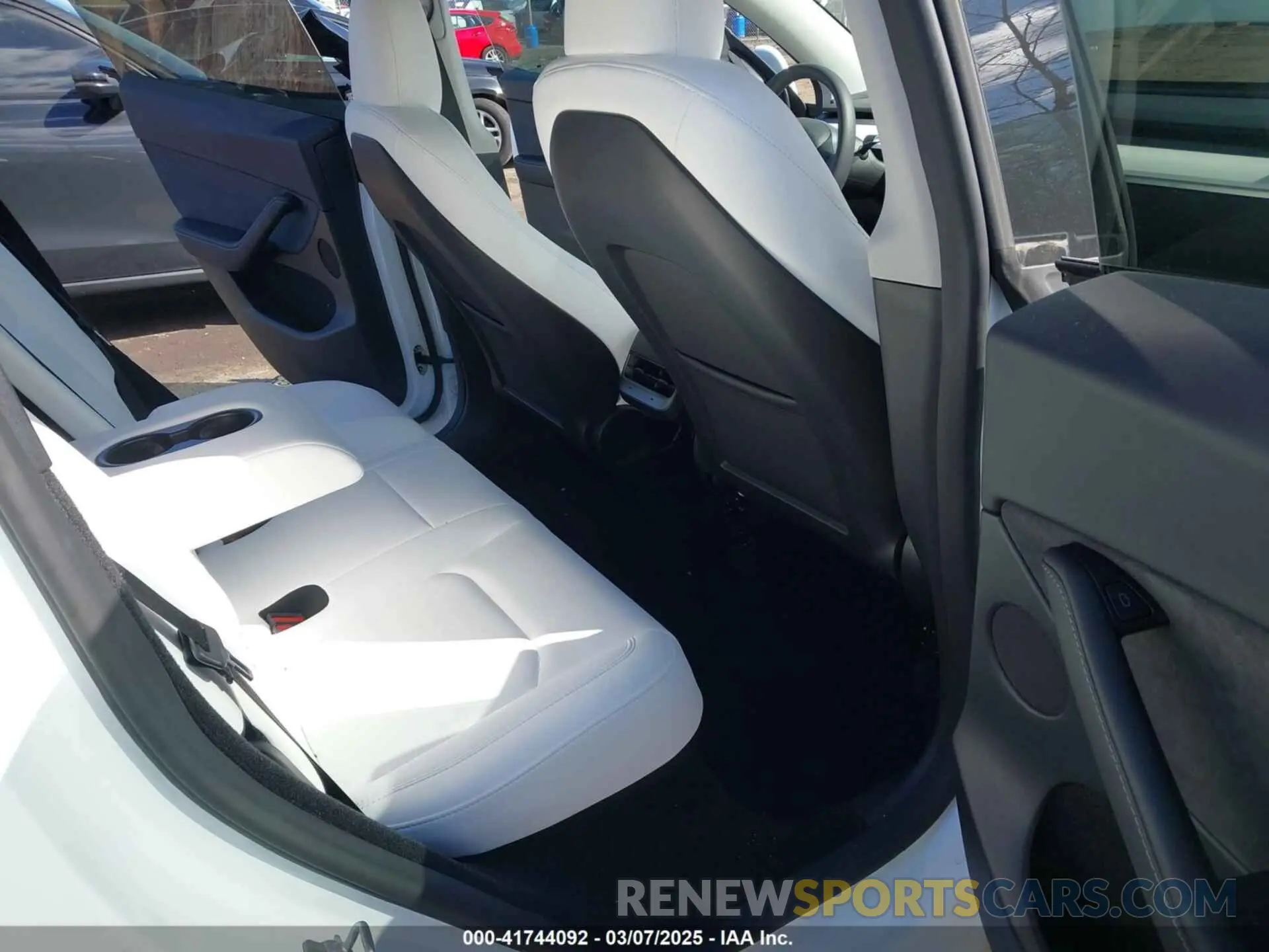 8 Photograph of a damaged car 7SAYGDEFXPF916976 TESLA MODEL Y 2023