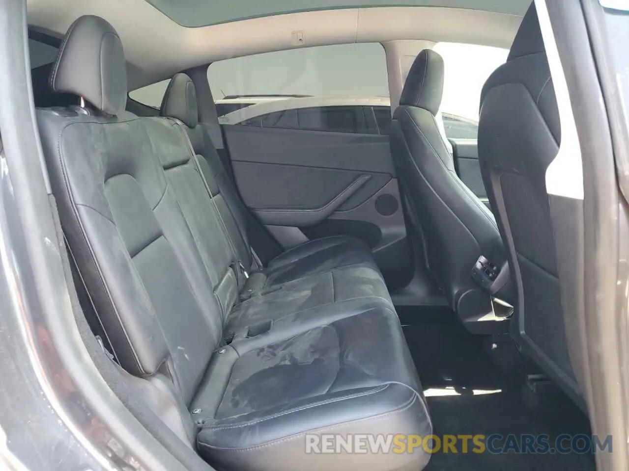 10 Photograph of a damaged car 7SAYGDEFXPF935981 TESLA MODEL Y 2023