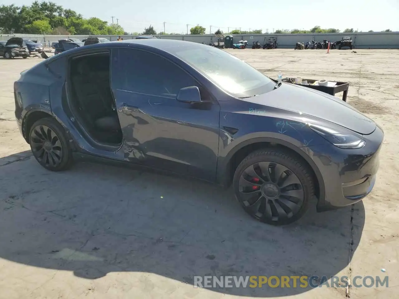 4 Photograph of a damaged car 7SAYGDEFXPF935981 TESLA MODEL Y 2023