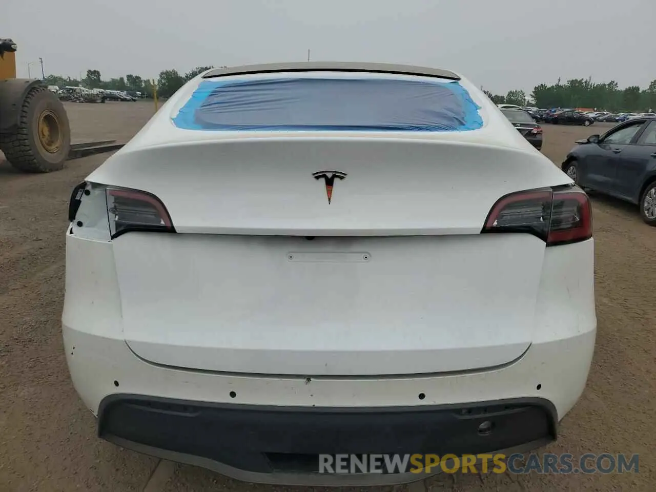 6 Photograph of a damaged car LRWYGDEE3PC107284 TESLA MODEL Y 2023