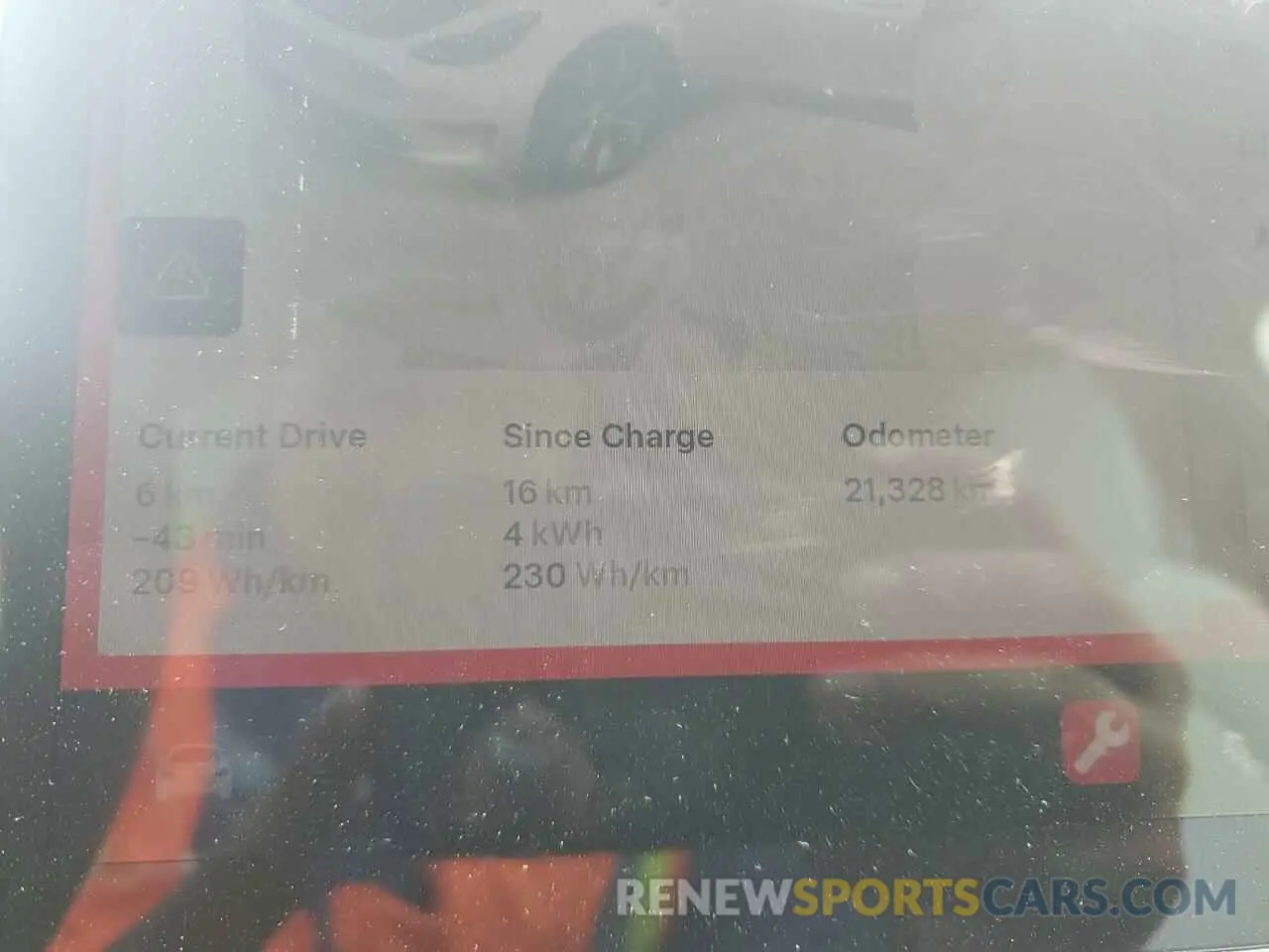 9 Photograph of a damaged car LRWYGDEEXPC228734 TESLA MODEL Y 2023