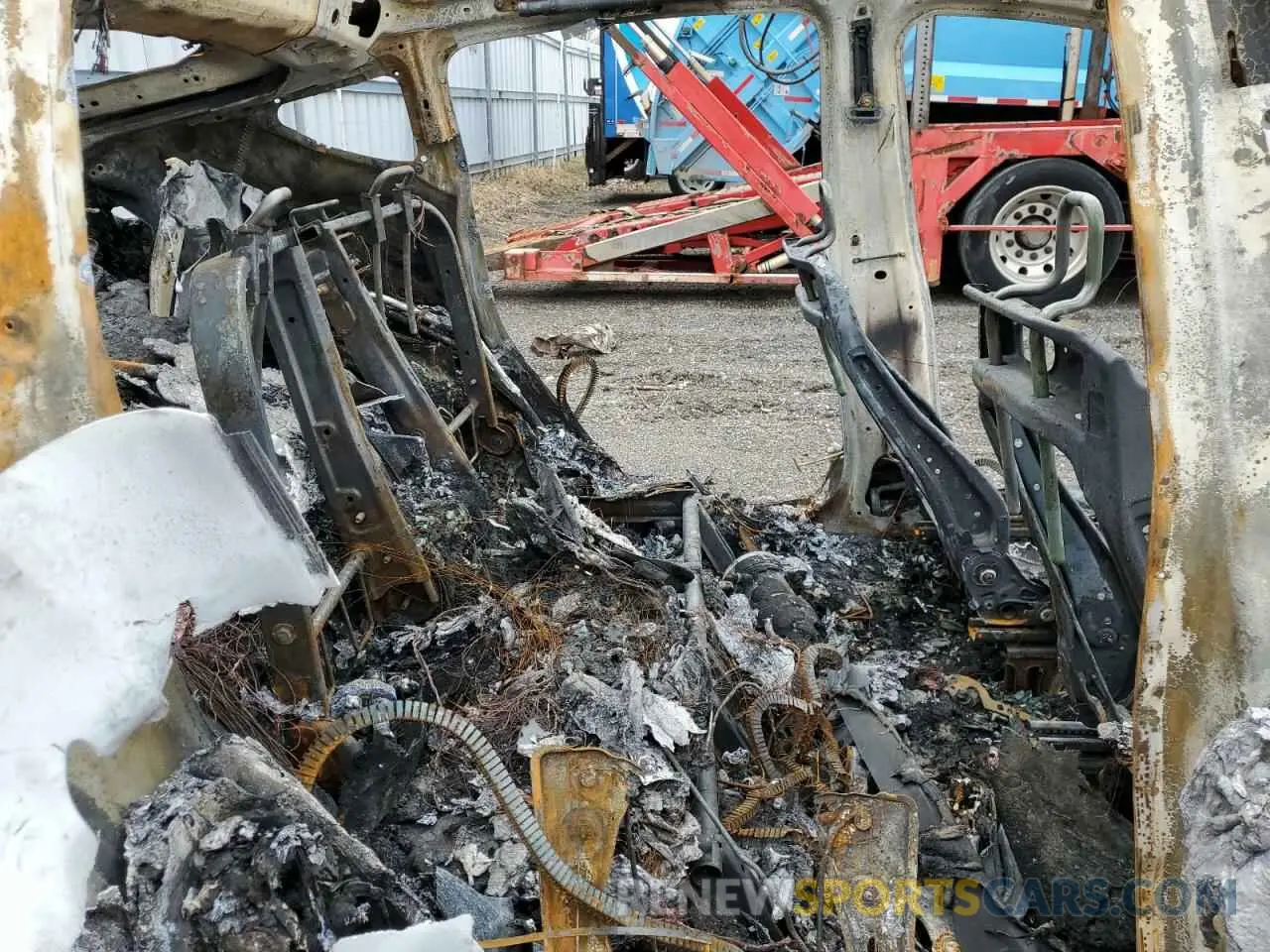 10 Photograph of a damaged car LRWYGDFDXPC902306 TESLA MODEL Y 2023