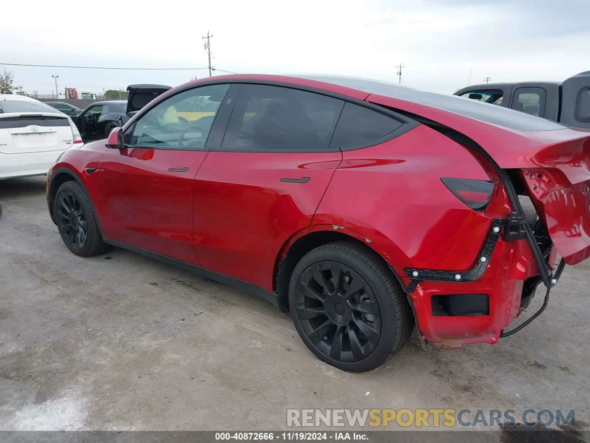 3 Photograph of a damaged car 7SAYGAEE0RF017553 TESLA MODEL Y 2024