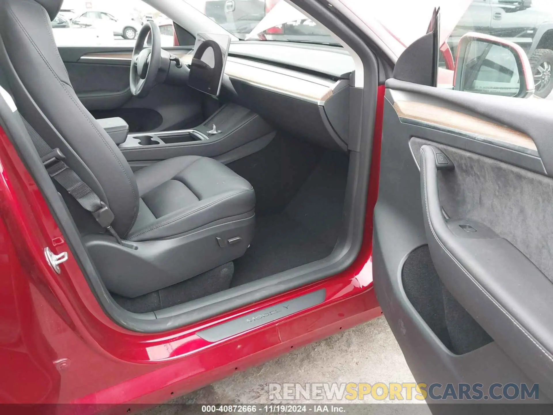 5 Photograph of a damaged car 7SAYGAEE0RF017553 TESLA MODEL Y 2024