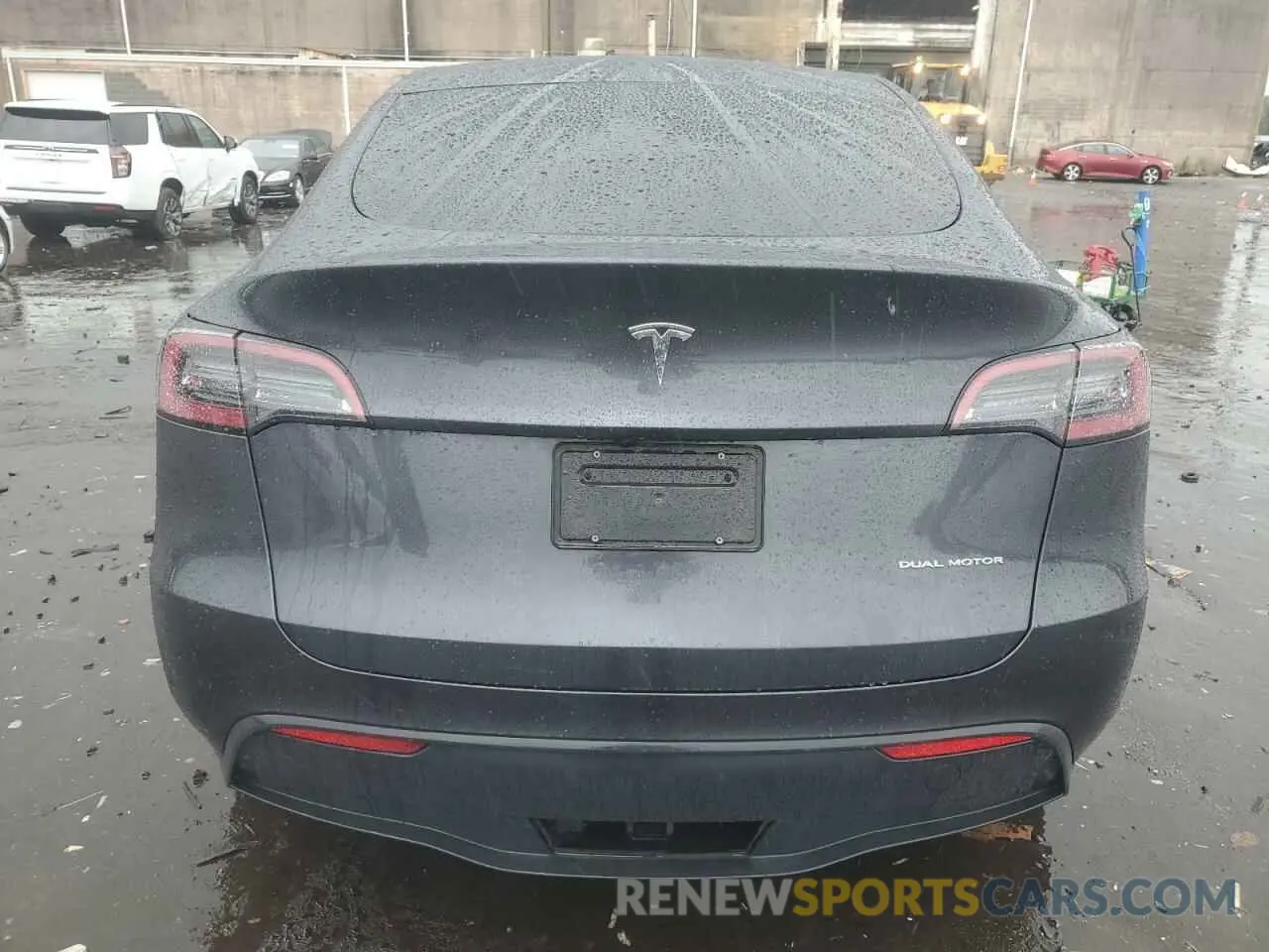6 Photograph of a damaged car 7SAYGAEE0RF072732 TESLA MODEL Y 2024