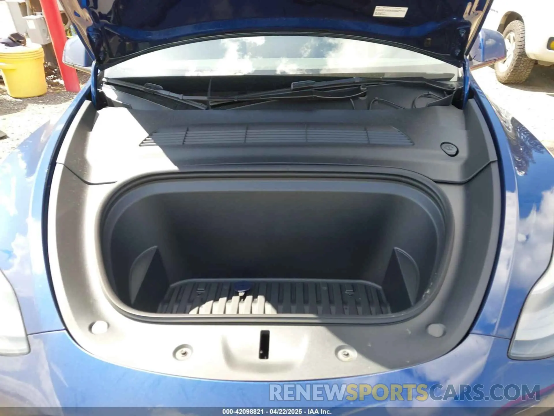 10 Photograph of a damaged car 7SAYGAEE0RF074822 TESLA MODEL Y 2024