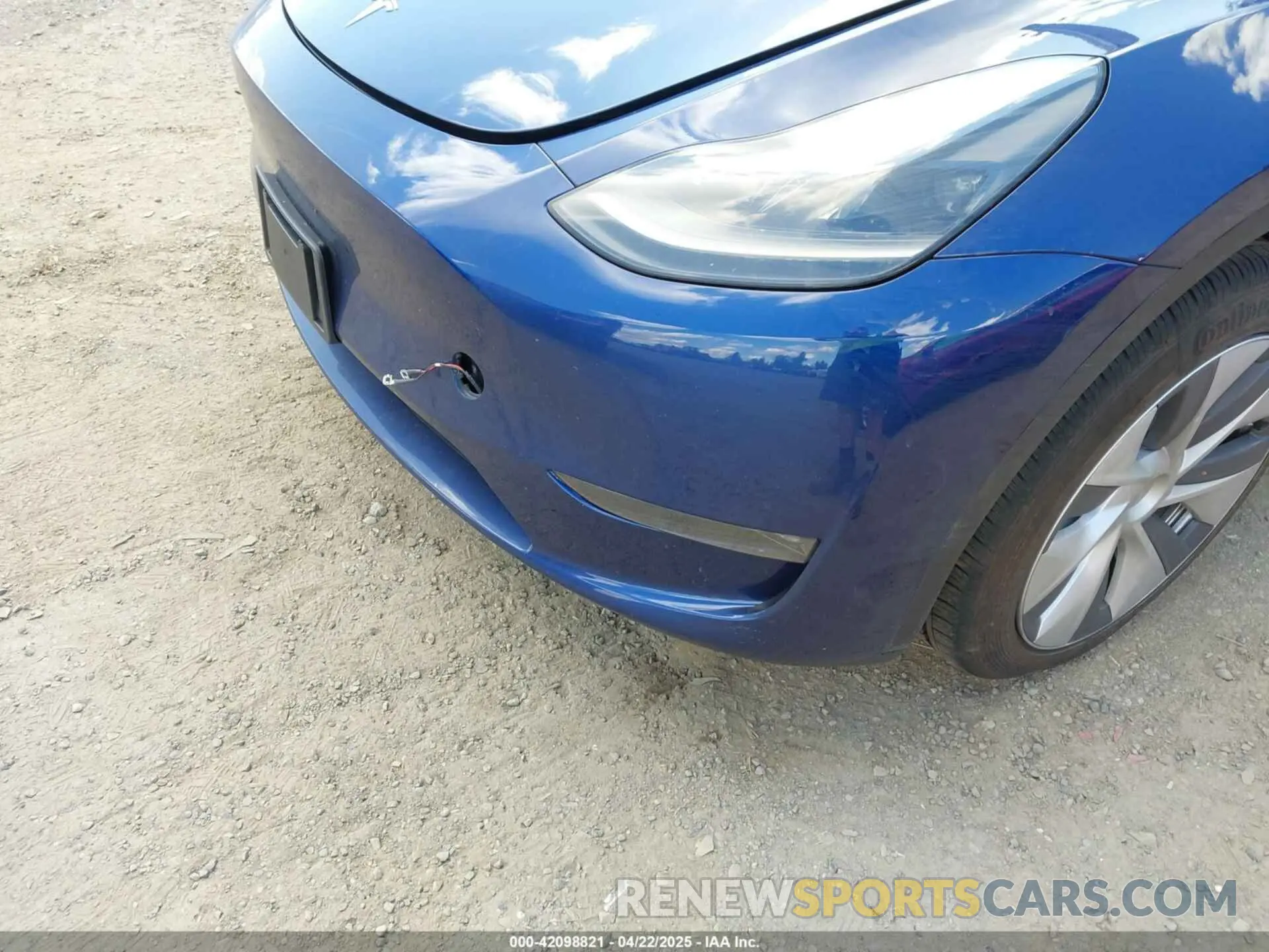 6 Photograph of a damaged car 7SAYGAEE0RF074822 TESLA MODEL Y 2024