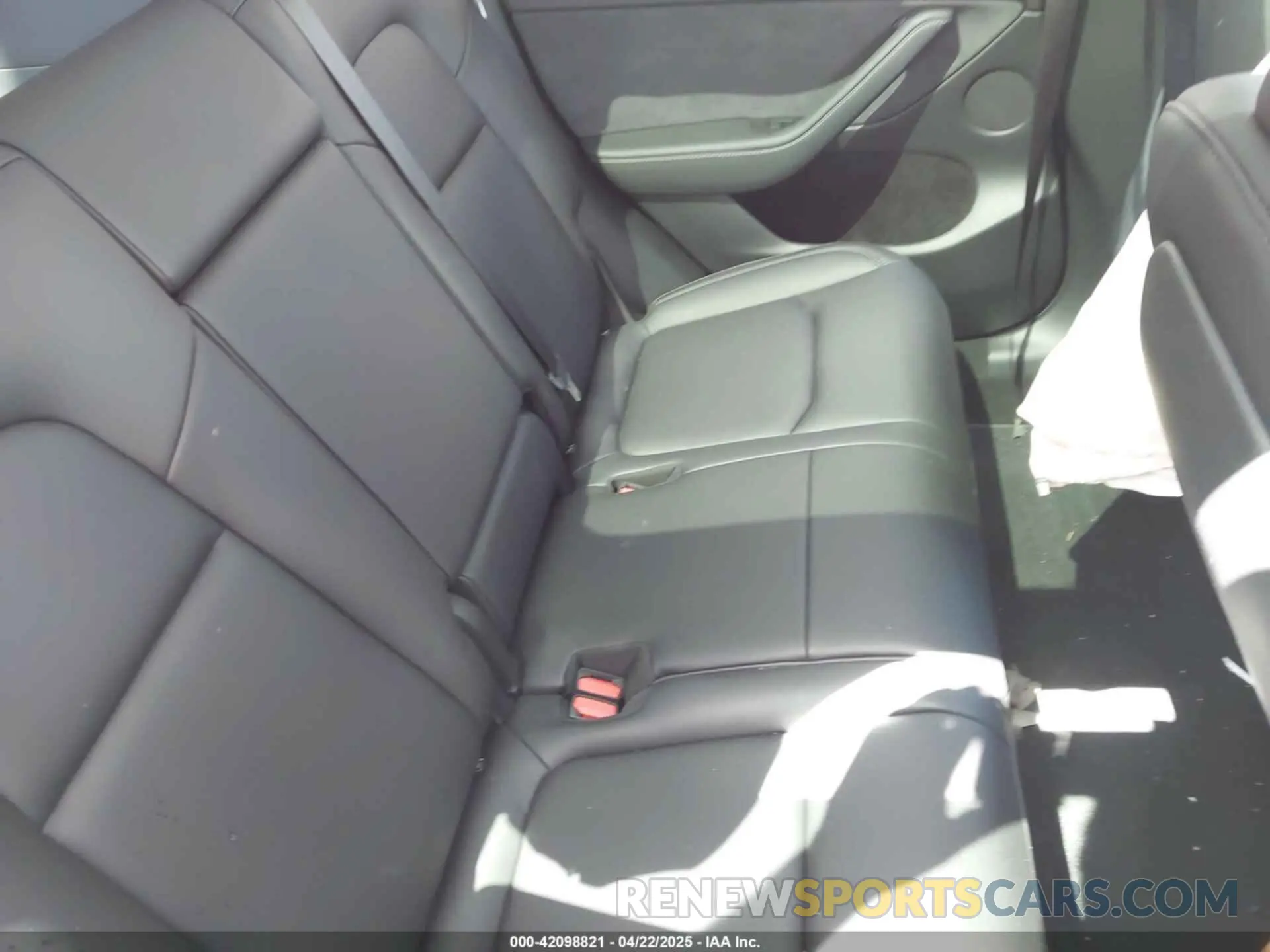 8 Photograph of a damaged car 7SAYGAEE0RF074822 TESLA MODEL Y 2024