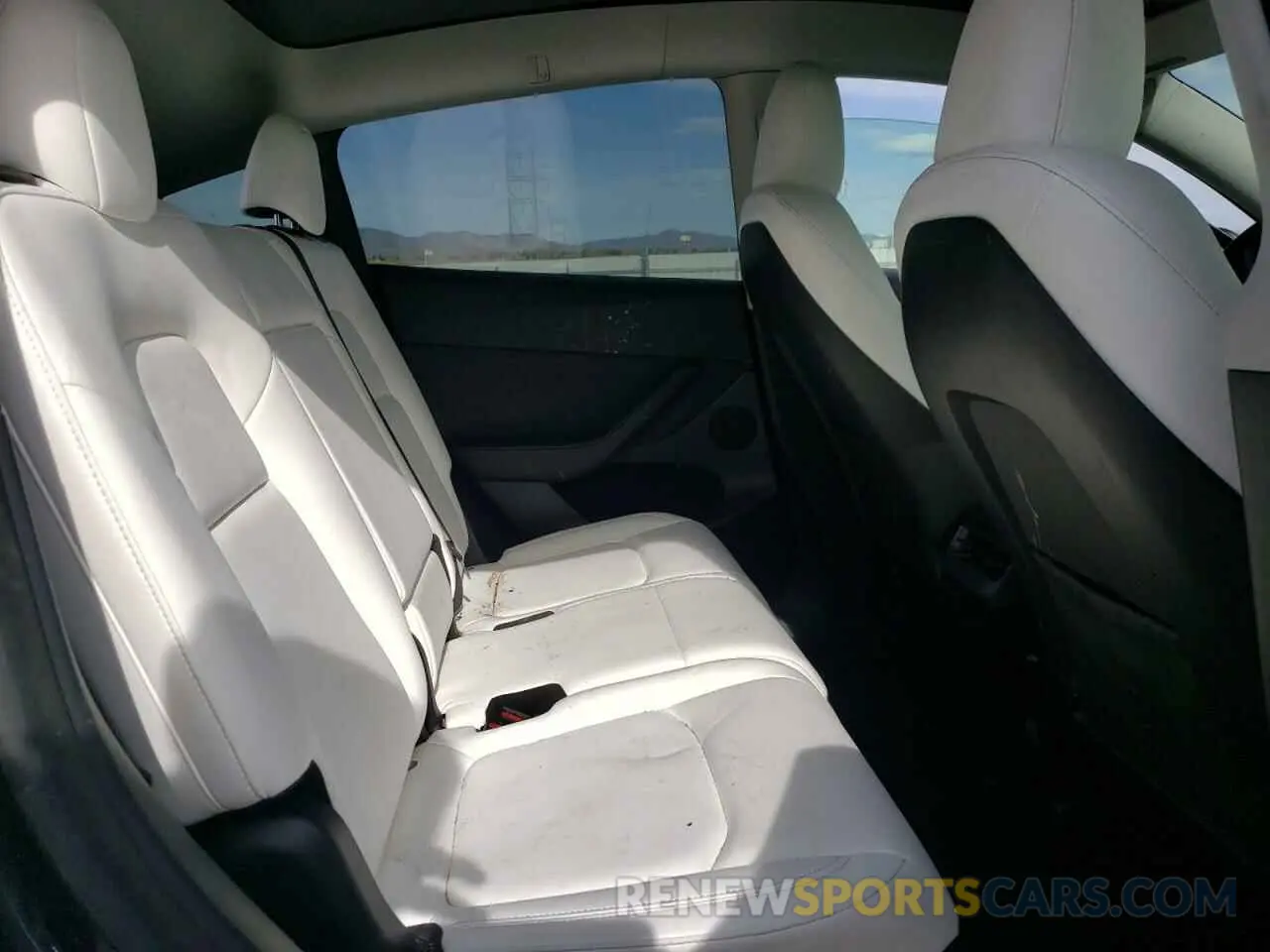 10 Photograph of a damaged car 7SAYGAEE0RF157909 TESLA MODEL Y 2024