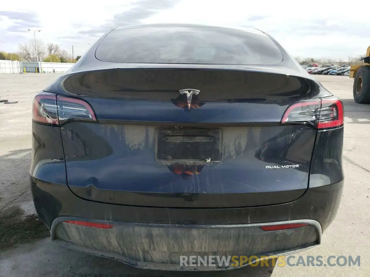 6 Photograph of a damaged car 7SAYGAEE0RF157909 TESLA MODEL Y 2024