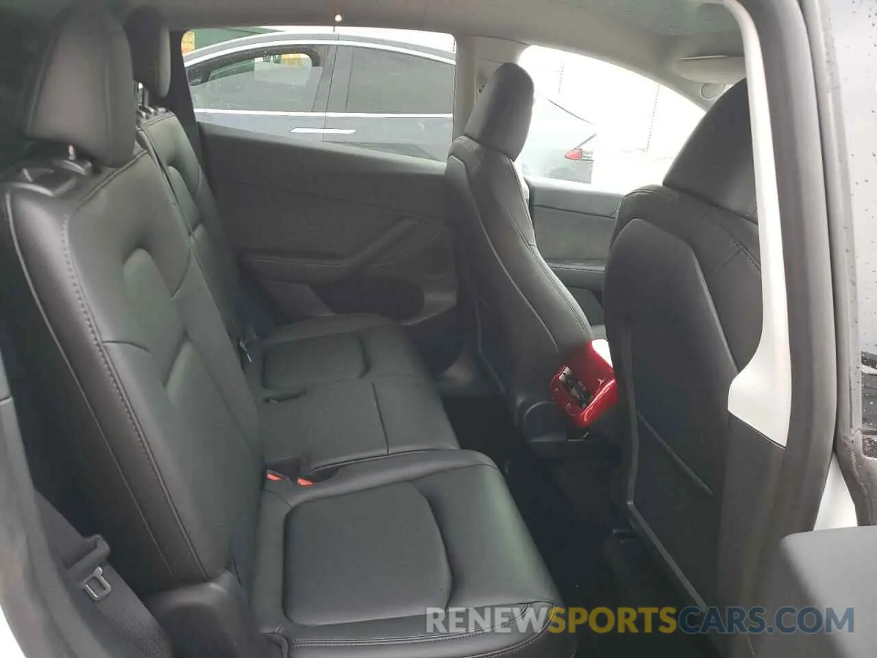 10 Photograph of a damaged car 7SAYGAEE1RF061318 TESLA MODEL Y 2024