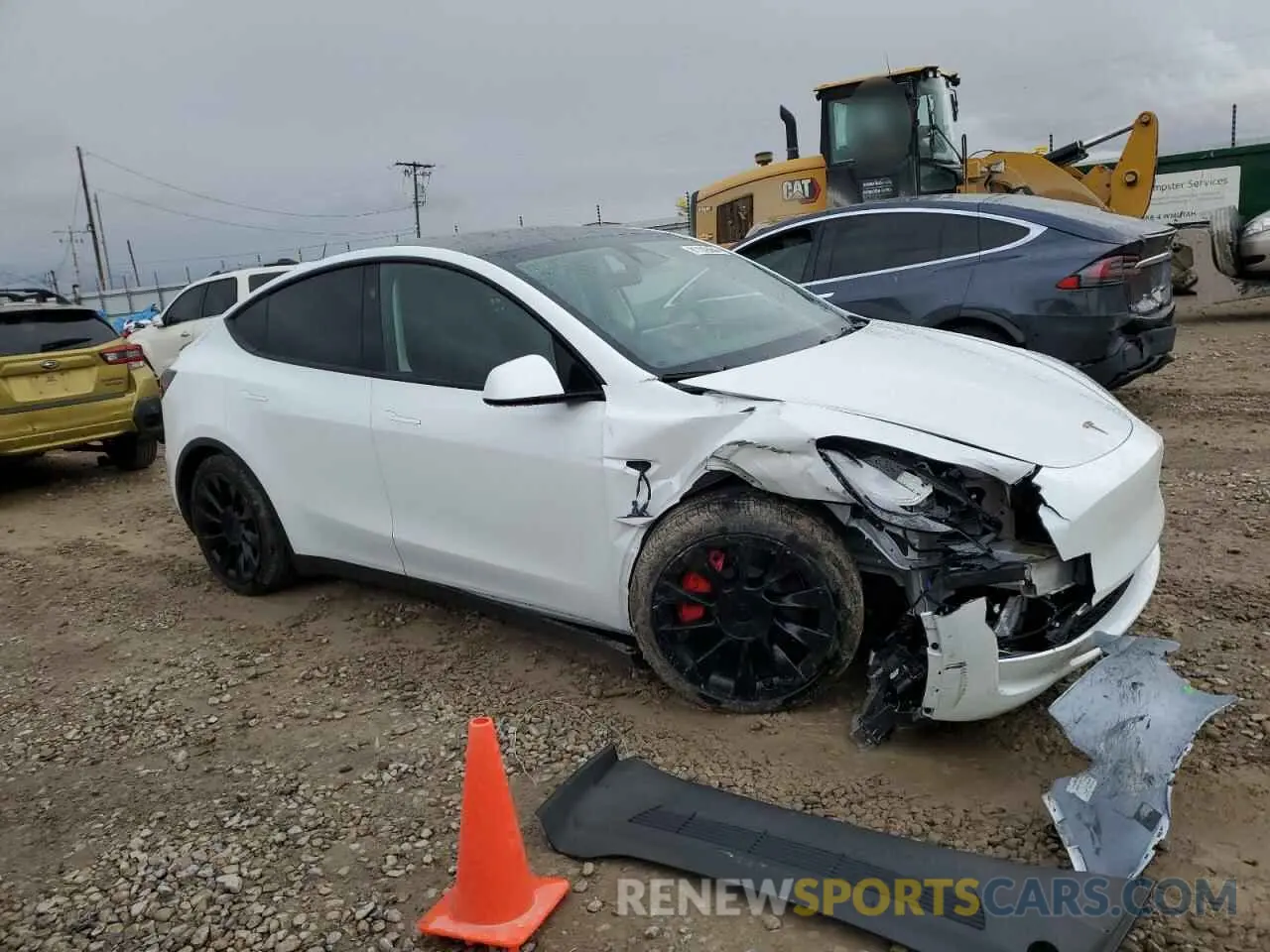4 Photograph of a damaged car 7SAYGAEE1RF061318 TESLA MODEL Y 2024