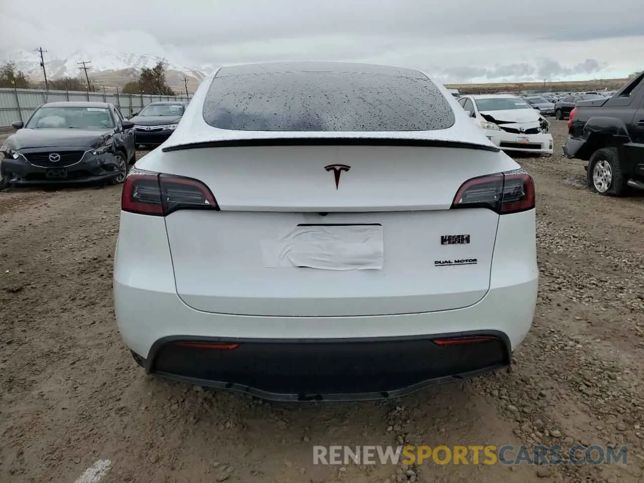 6 Photograph of a damaged car 7SAYGAEE1RF061318 TESLA MODEL Y 2024