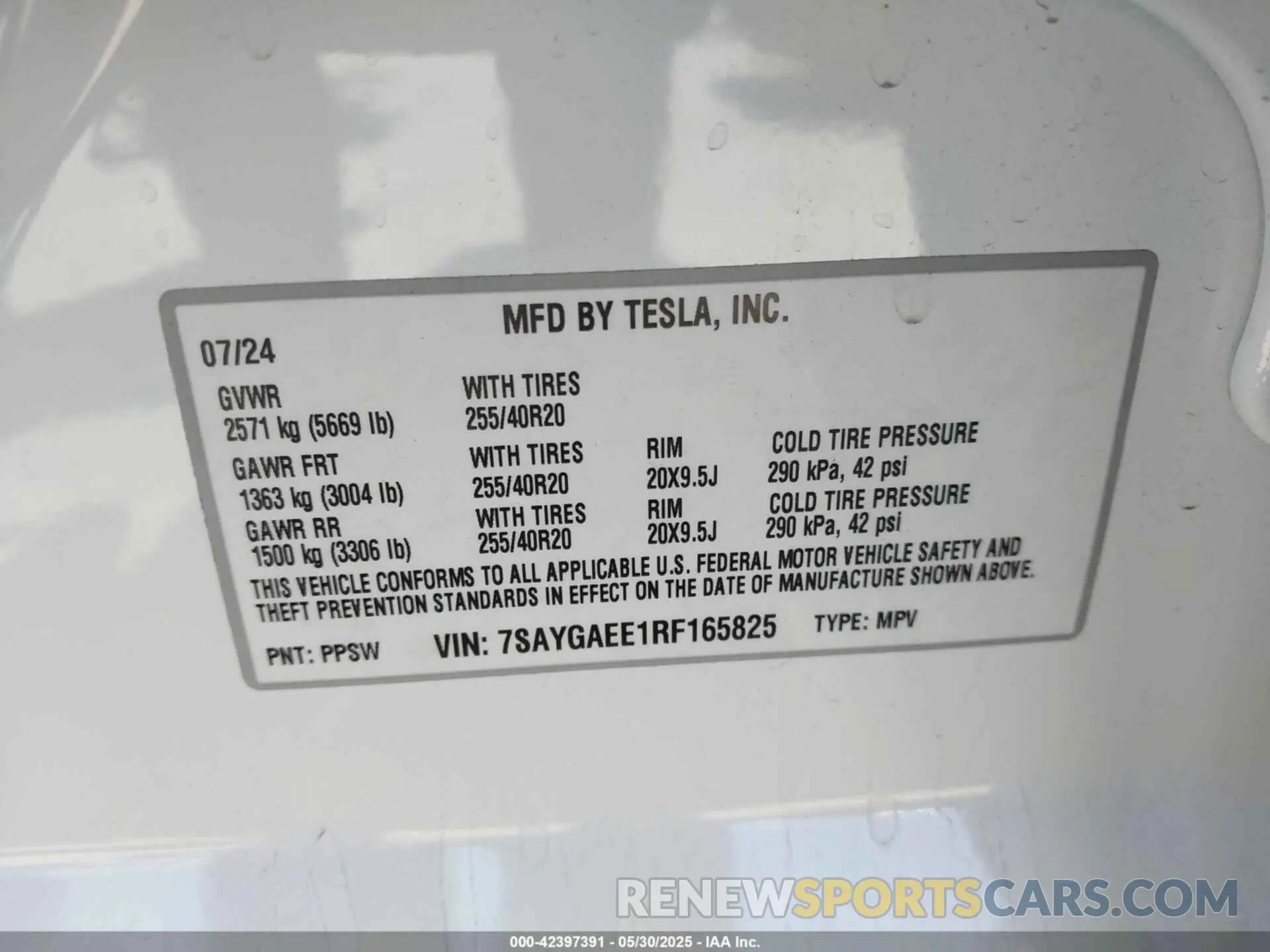 9 Photograph of a damaged car 7SAYGAEE1RF165825 TESLA MODEL Y 2024
