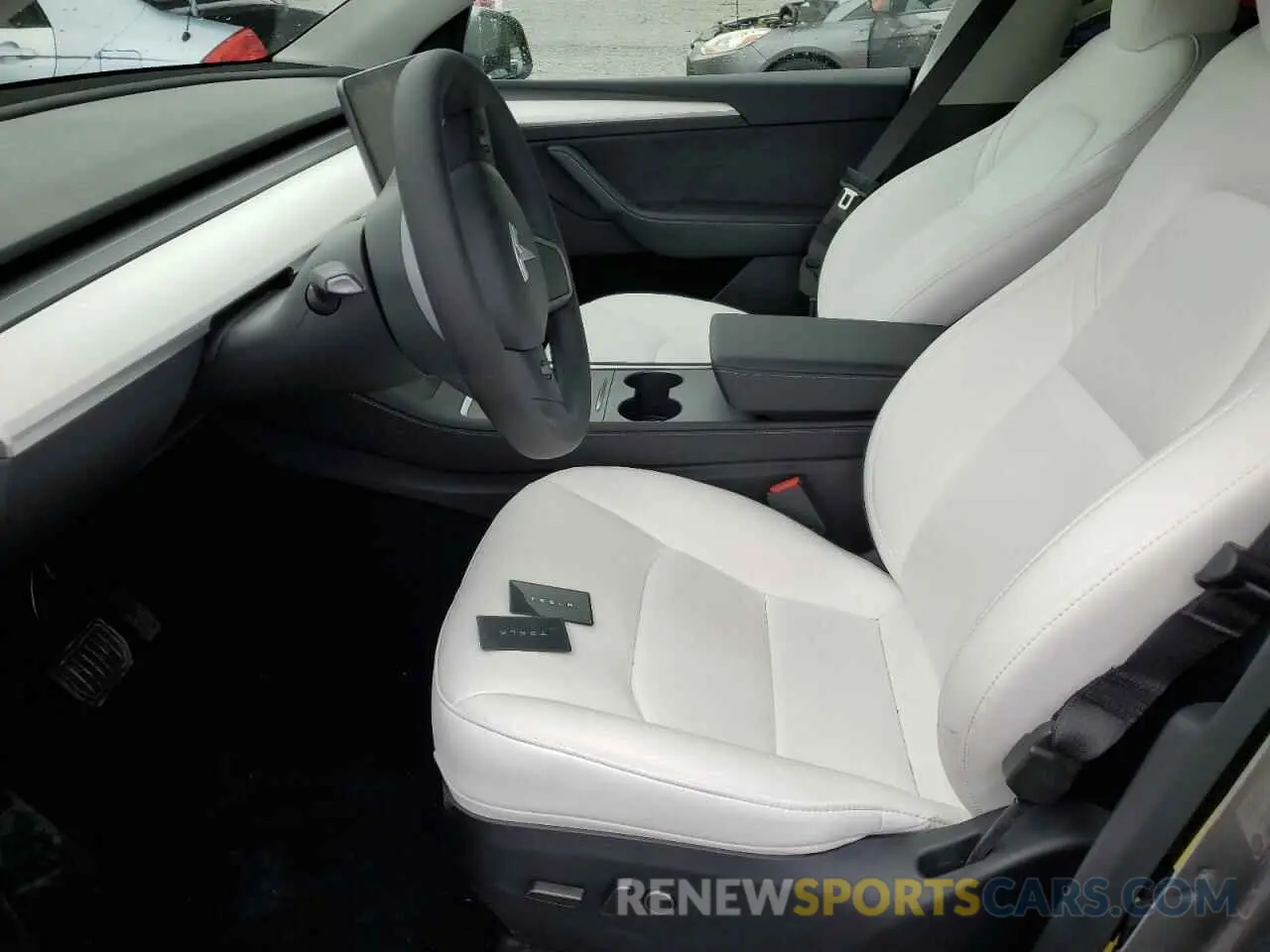 7 Photograph of a damaged car 7SAYGAEE1RF179143 TESLA MODEL Y 2024