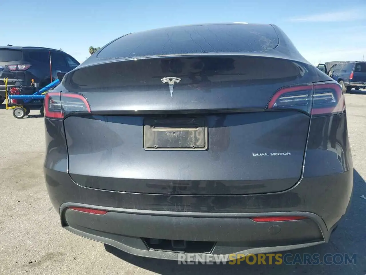 6 Photograph of a damaged car 7SAYGAEE1RF988643 TESLA MODEL Y 2024