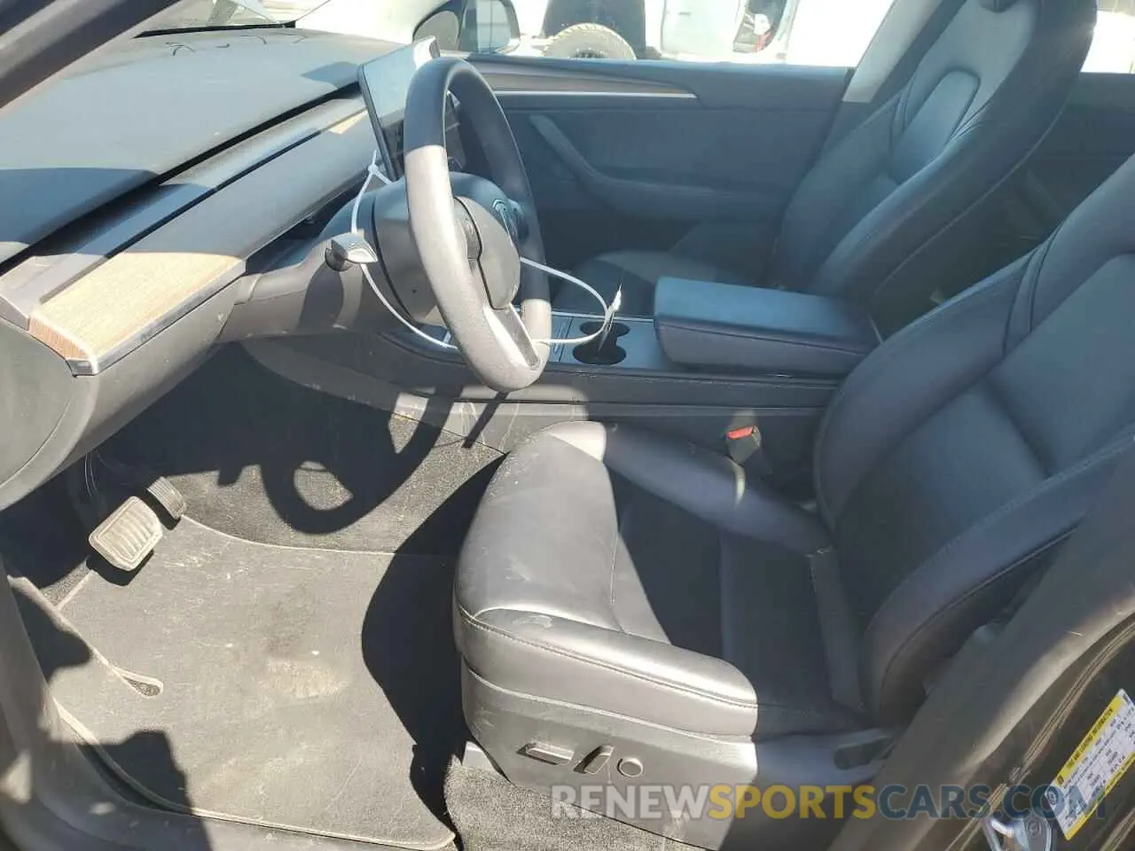 7 Photograph of a damaged car 7SAYGAEE1RF988643 TESLA MODEL Y 2024