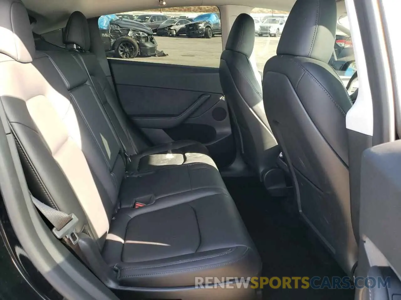 10 Photograph of a damaged car 7SAYGAEE2RF009101 TESLA MODEL Y 2024