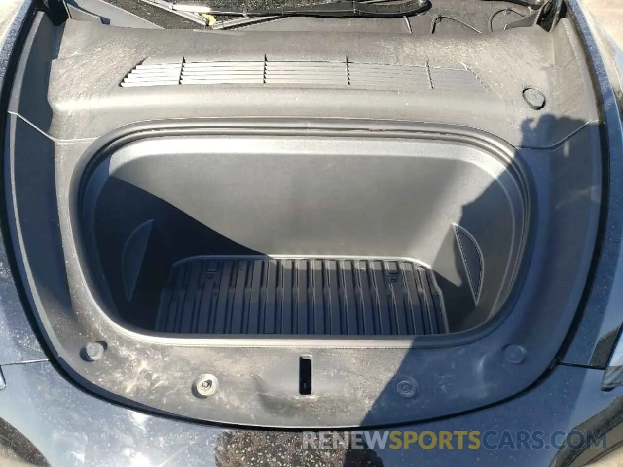 11 Photograph of a damaged car 7SAYGAEE2RF009101 TESLA MODEL Y 2024