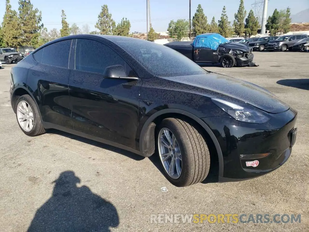 4 Photograph of a damaged car 7SAYGAEE2RF009101 TESLA MODEL Y 2024