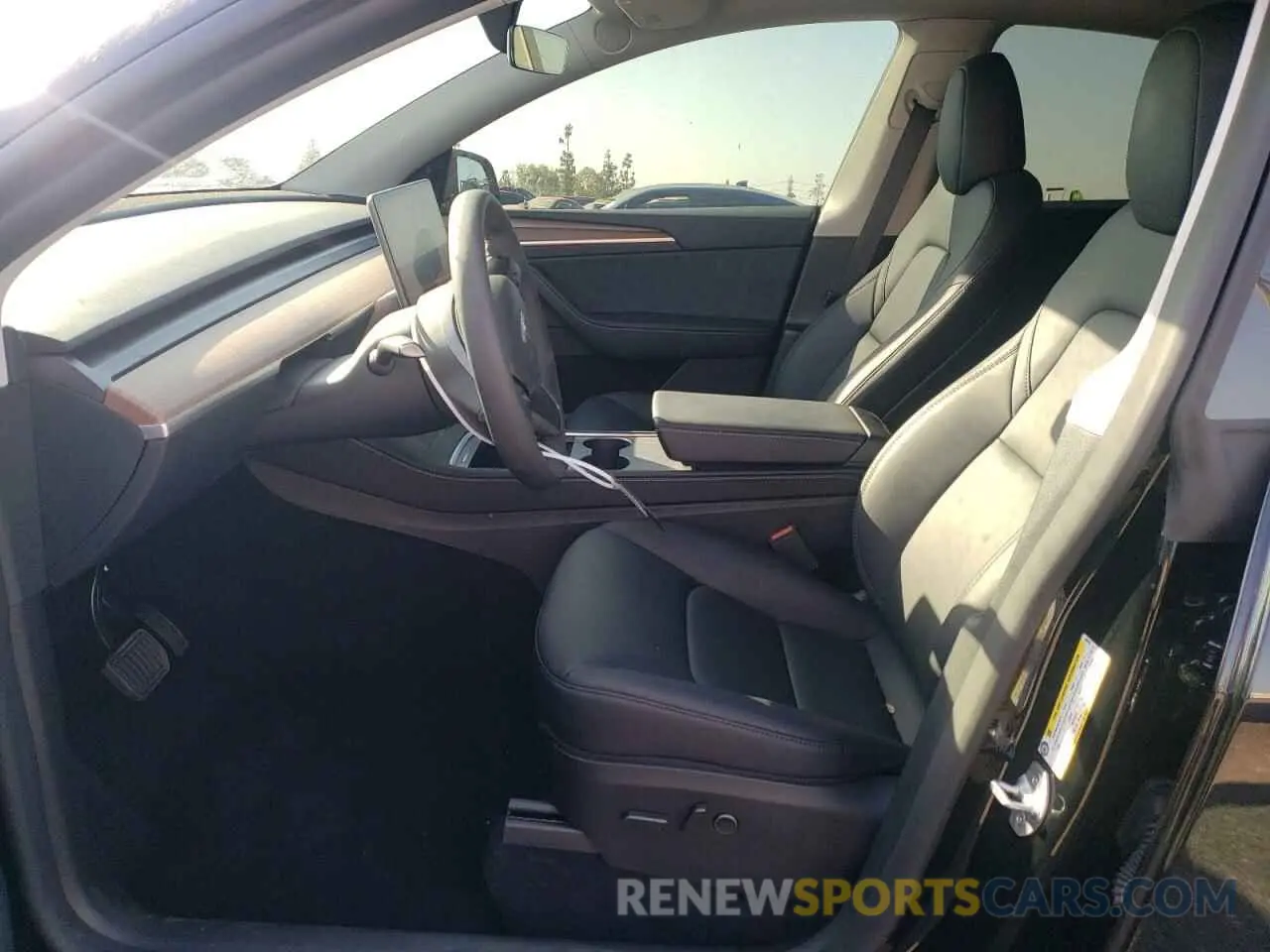 7 Photograph of a damaged car 7SAYGAEE2RF009101 TESLA MODEL Y 2024