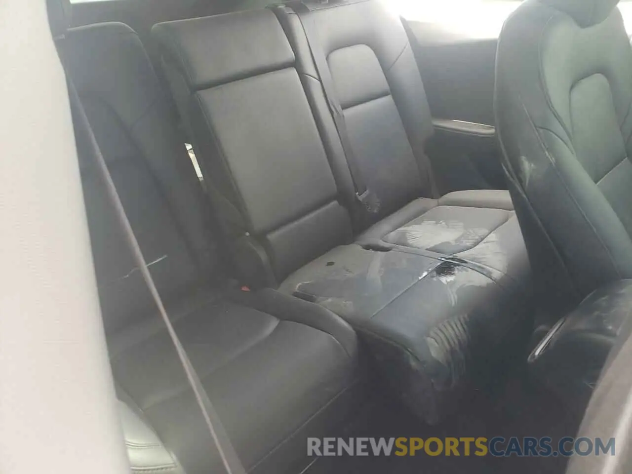 10 Photograph of a damaged car 7SAYGAEE2RF021409 TESLA MODEL Y 2024
