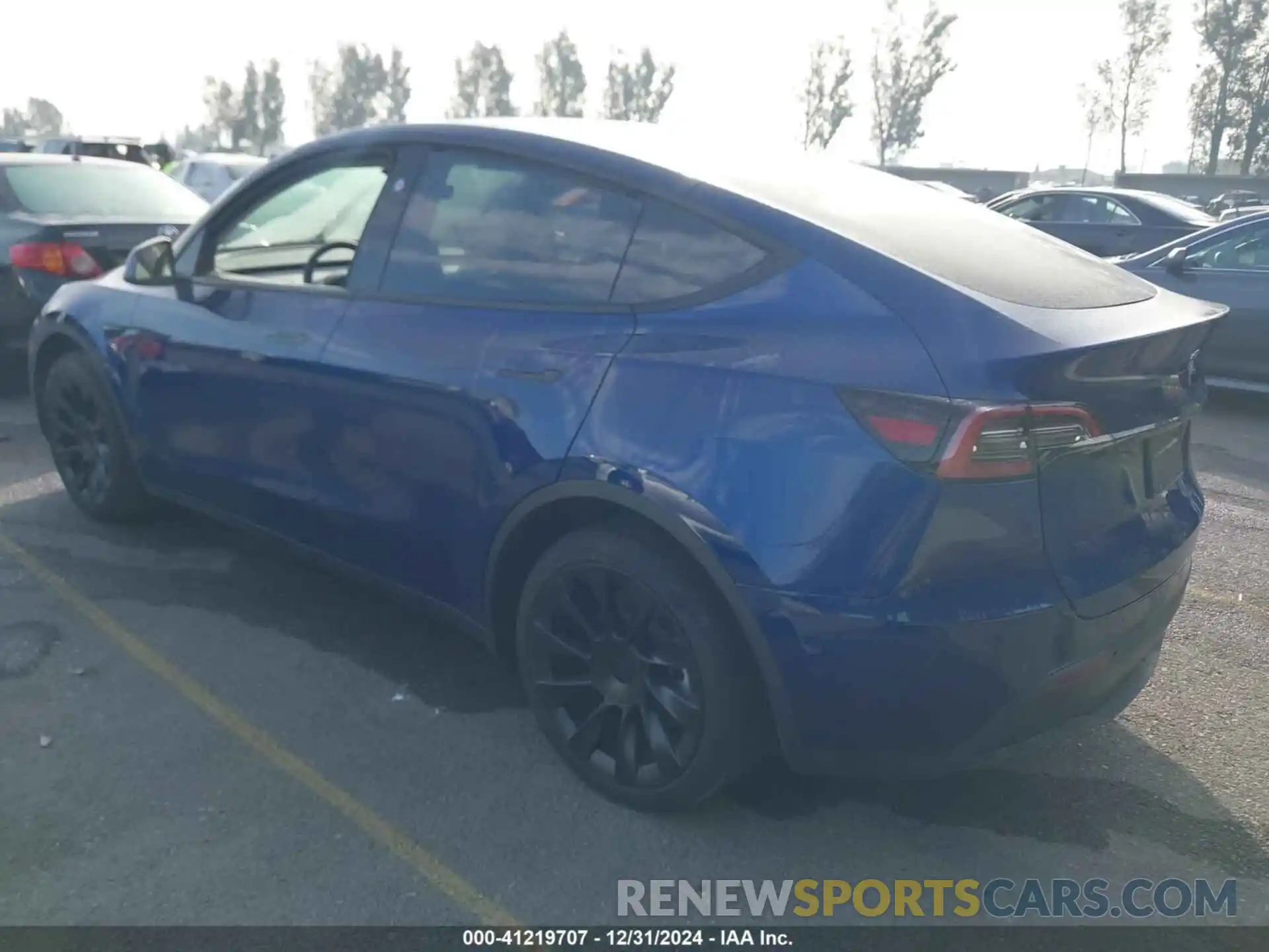 3 Photograph of a damaged car 7SAYGAEE2RF169768 TESLA MODEL Y 2024