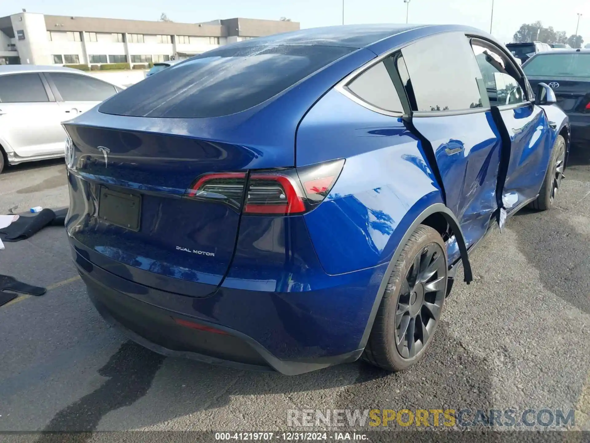 4 Photograph of a damaged car 7SAYGAEE2RF169768 TESLA MODEL Y 2024