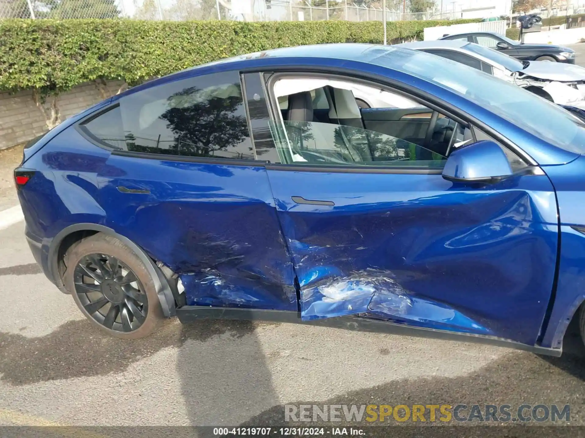 6 Photograph of a damaged car 7SAYGAEE2RF169768 TESLA MODEL Y 2024