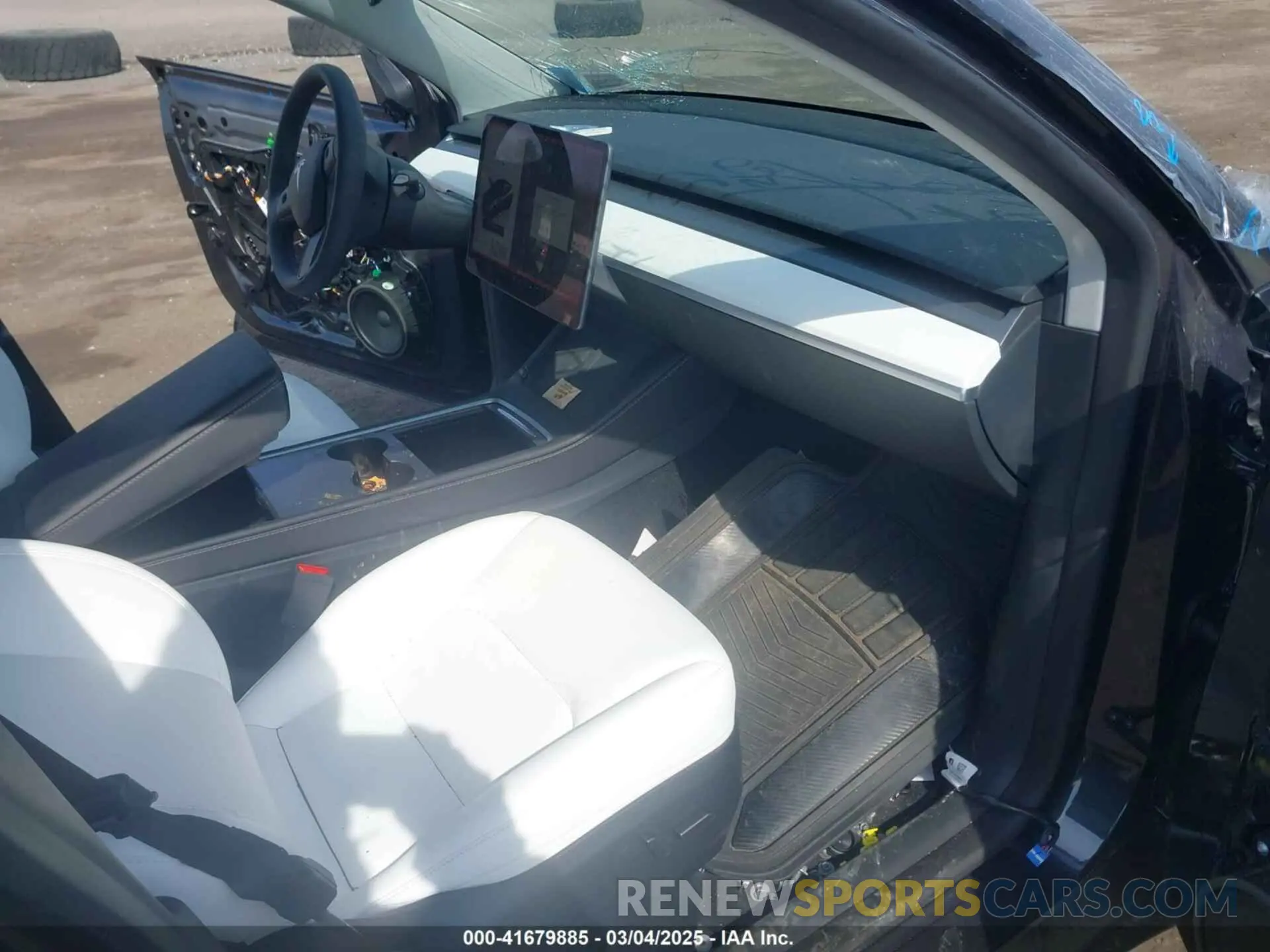 5 Photograph of a damaged car 7SAYGAEE2RF178437 TESLA MODEL Y 2024