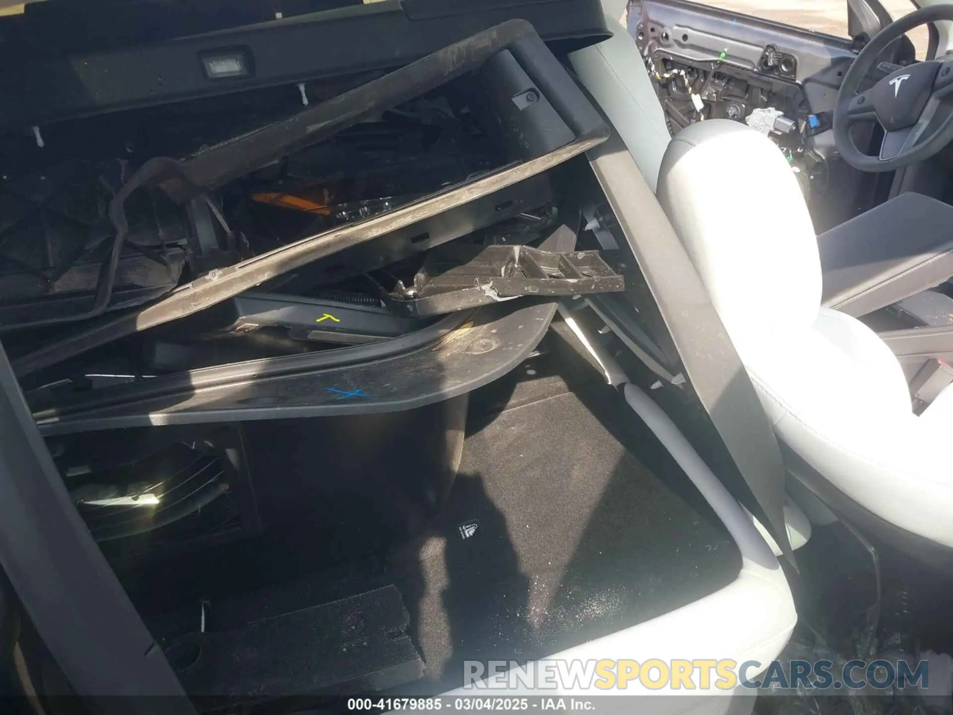 8 Photograph of a damaged car 7SAYGAEE2RF178437 TESLA MODEL Y 2024