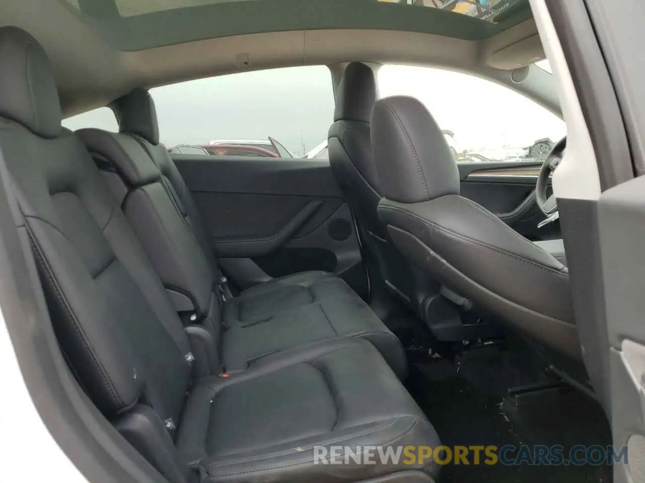 10 Photograph of a damaged car 7SAYGAEE2RF207192 TESLA MODEL Y 2024