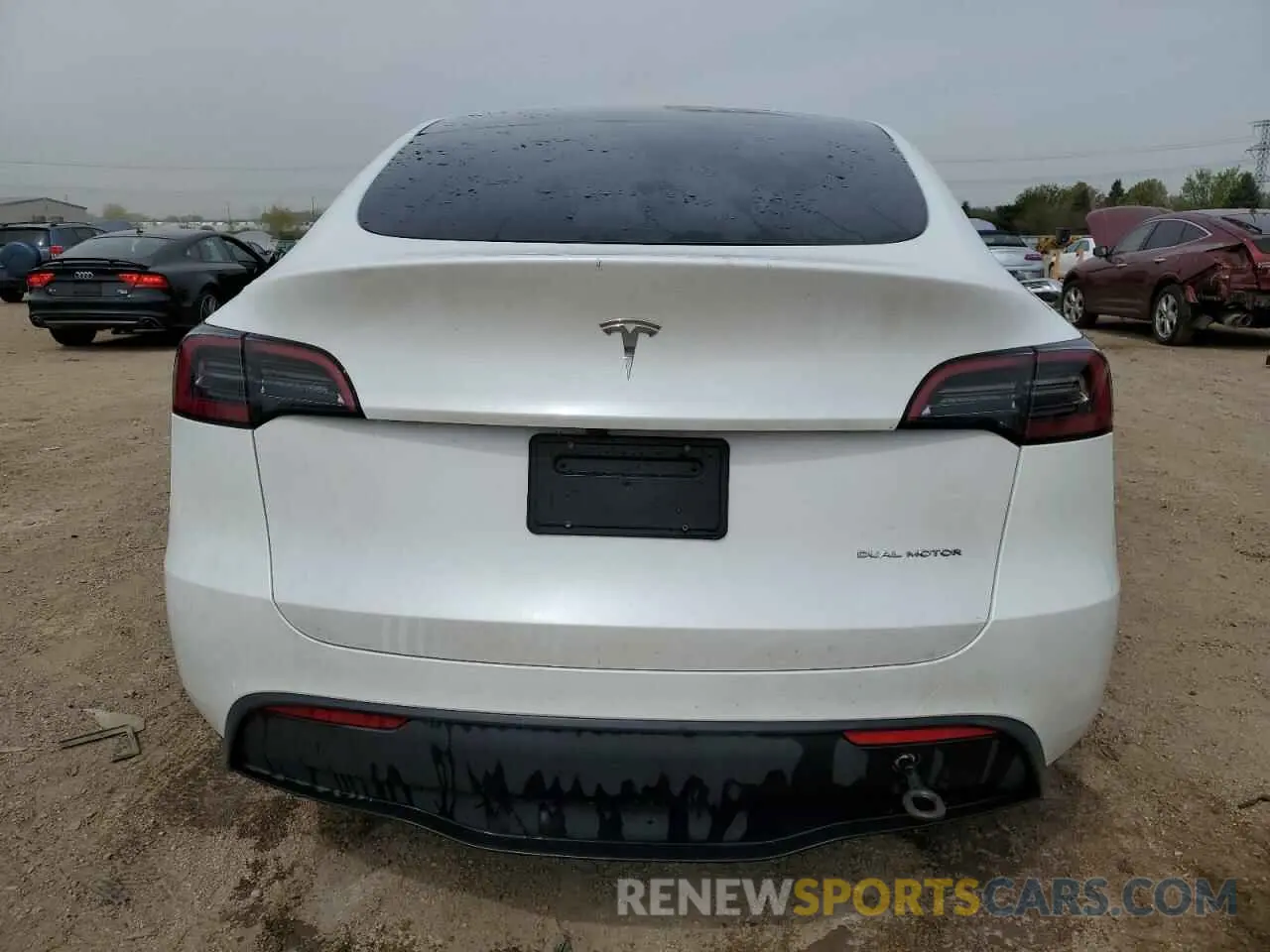 6 Photograph of a damaged car 7SAYGAEE2RF207192 TESLA MODEL Y 2024
