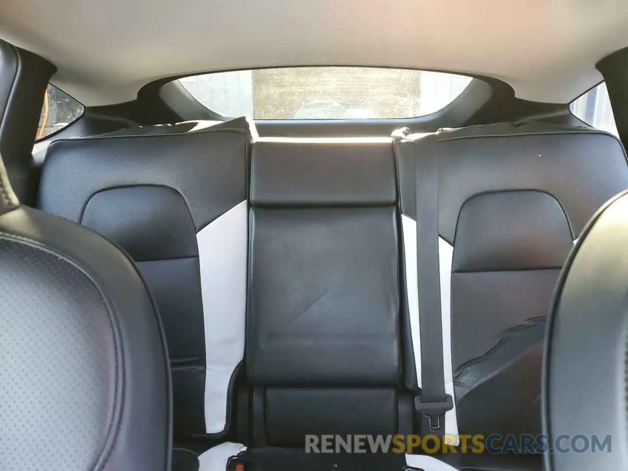 10 Photograph of a damaged car 7SAYGAEE2RF981359 TESLA MODEL Y 2024