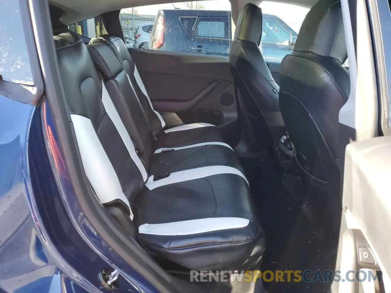11 Photograph of a damaged car 7SAYGAEE2RF981359 TESLA MODEL Y 2024